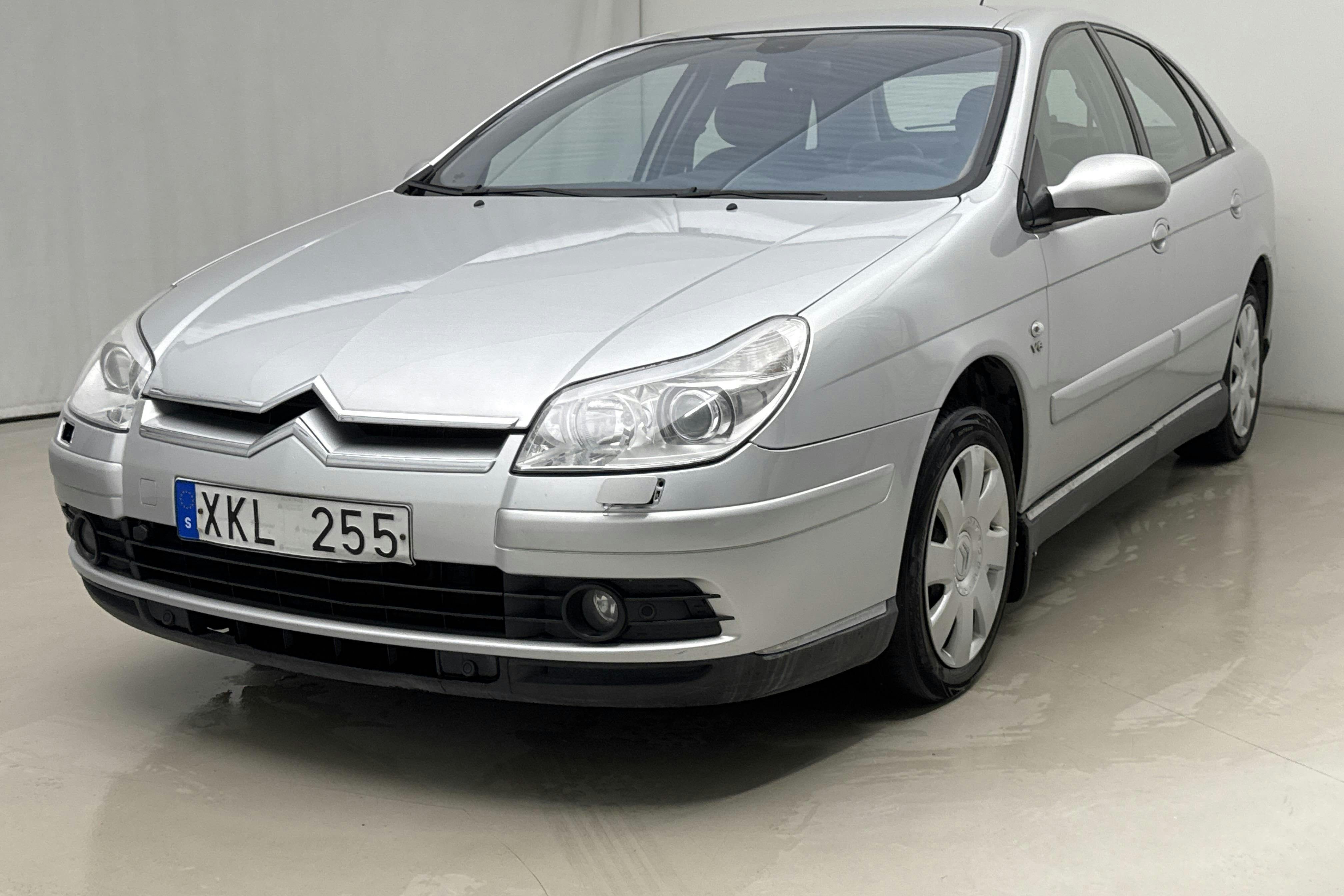 Presentationsfoto 1 av 12: Citroën C5 II 3.0 V6 5dr (210hk) - 18 465 mil - Automat - silver - 2006