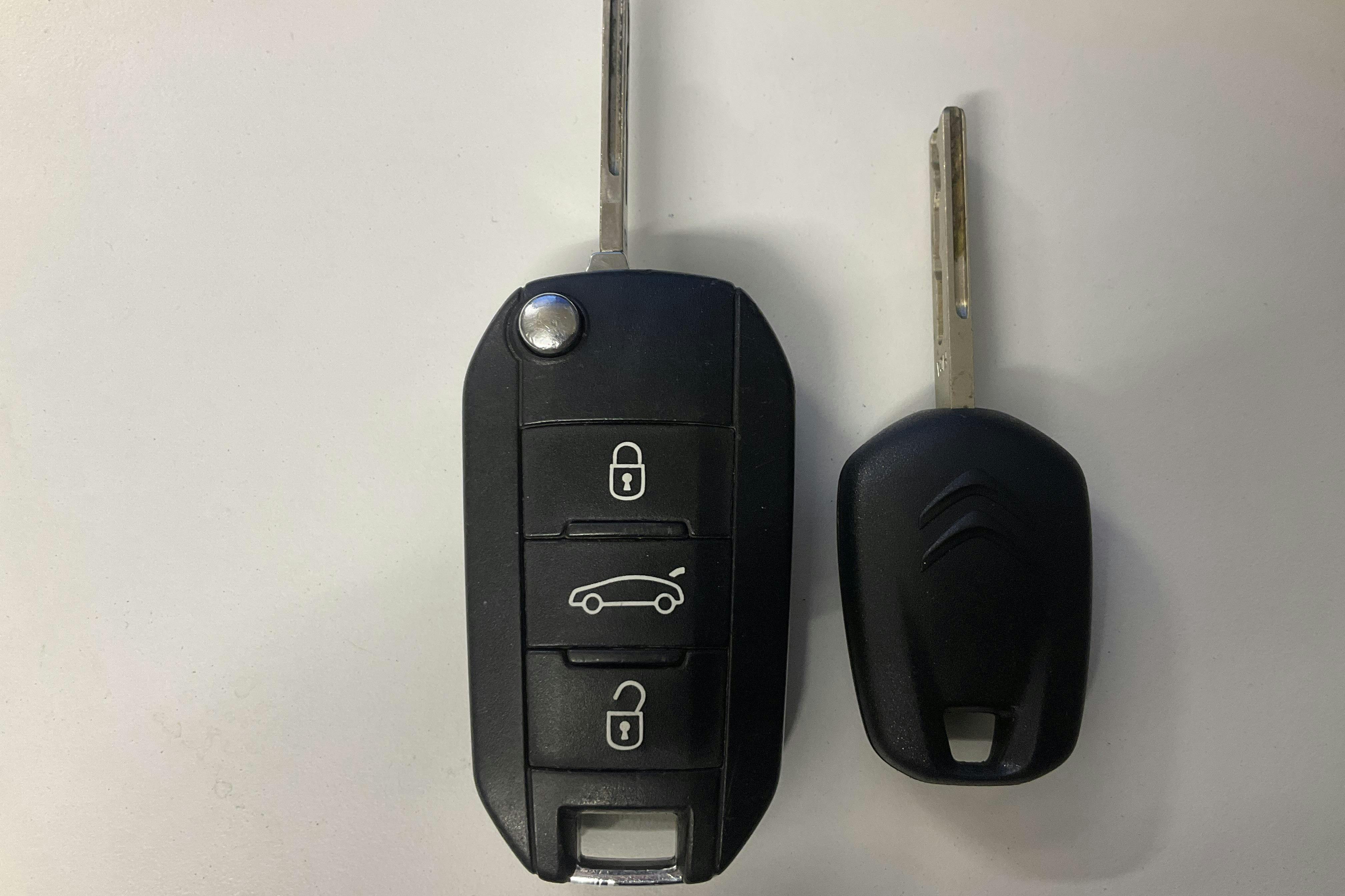 Presentationsfoto 11 av 11: Citroën C5 III 2.0 BlueHDi Tourer (180hk) - 19 881 mil - Automat - svart - 2017