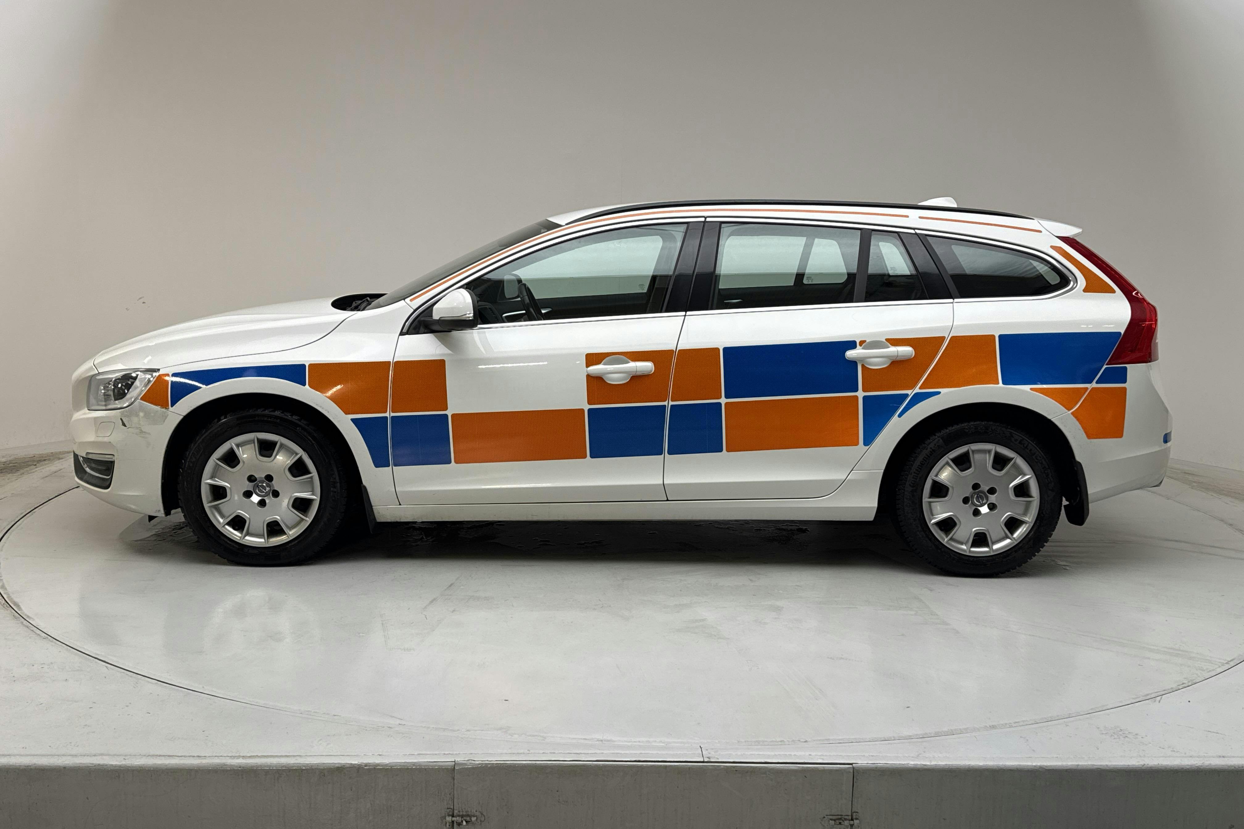 Presentation photo 2 of 14: Volvo V60 D4 (190hk) - 189 150 km - Automatic - white - 2018