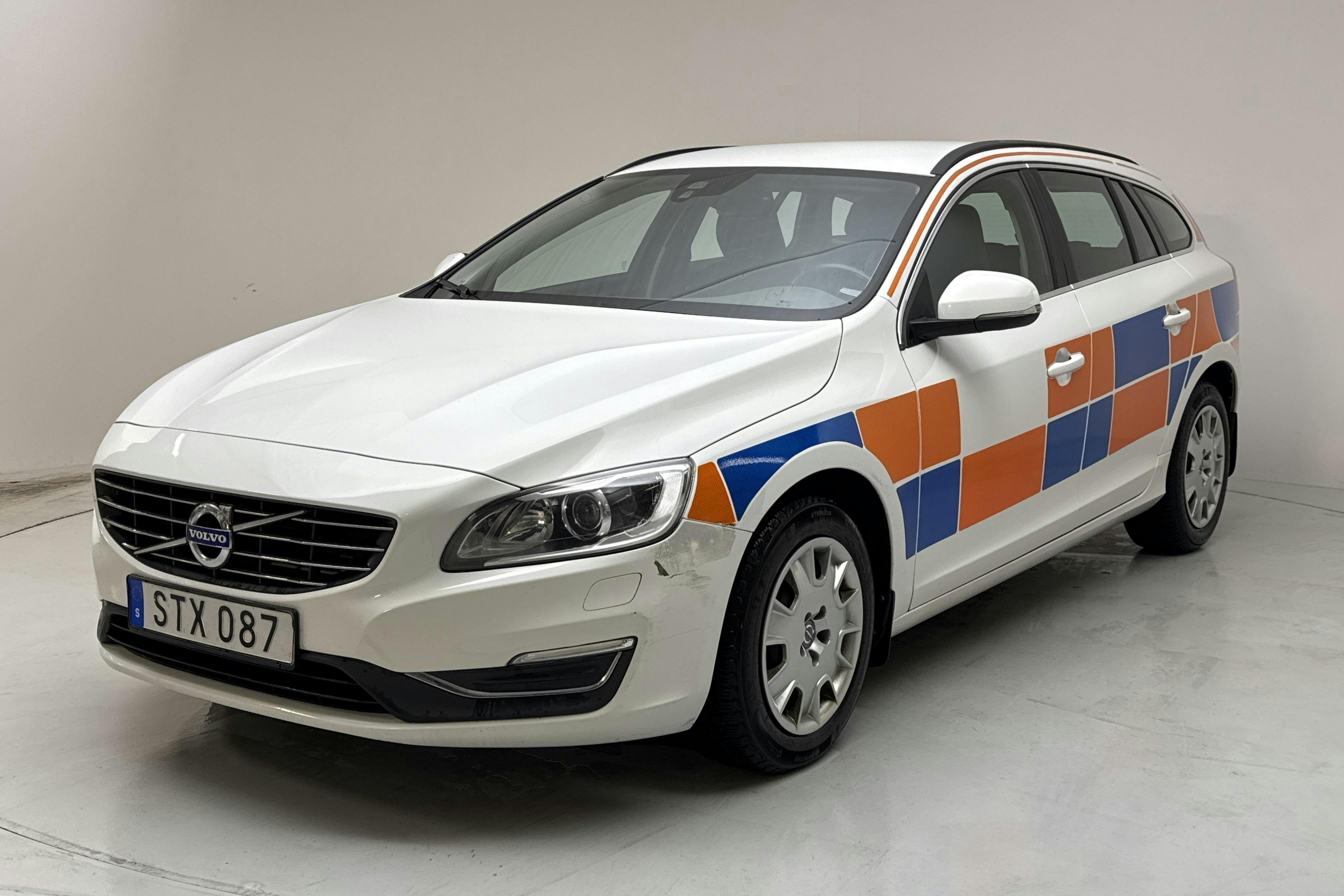 Presentation photo 1 of 14: Volvo V60 D4 (190hk) - 189 150 km - Automatic - white - 2018