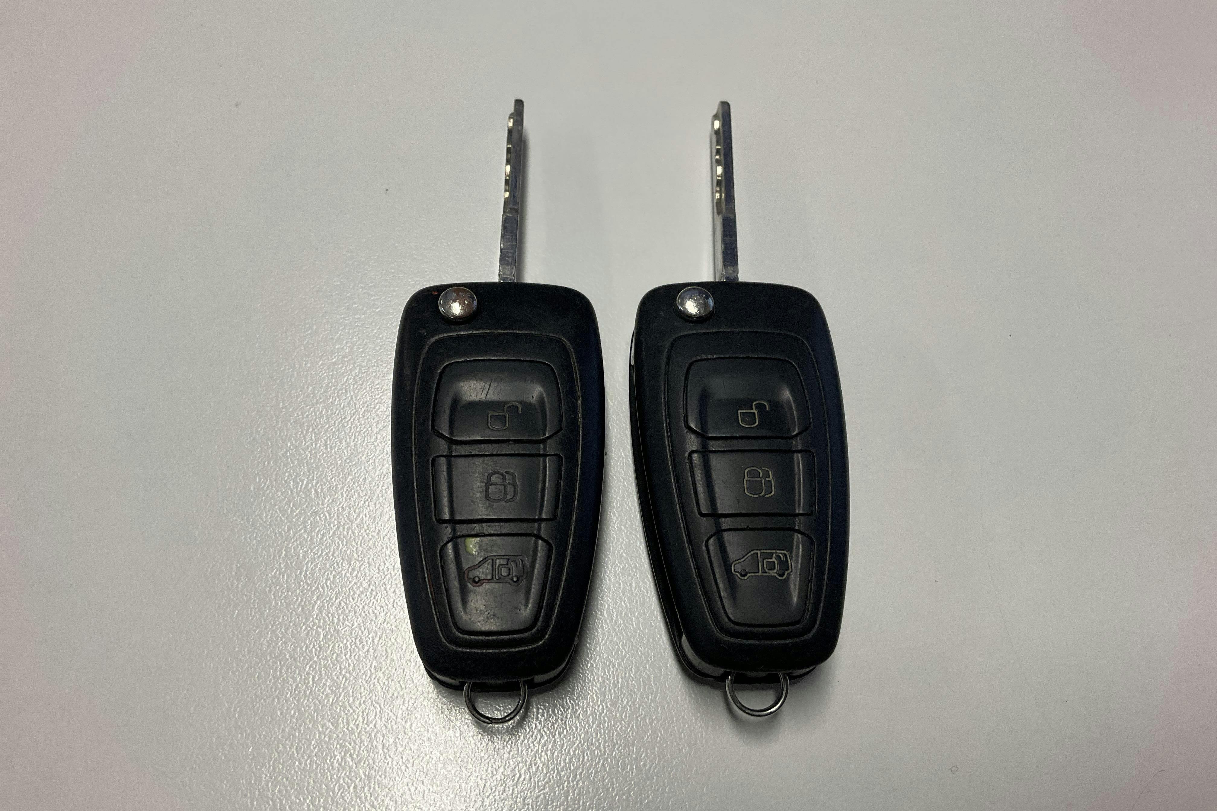 Presentationsfoto 12 av 12: Ford Transit Connect 1.6 TDCi (95hk) - 14 613 mil - Manuell - vit - 2016