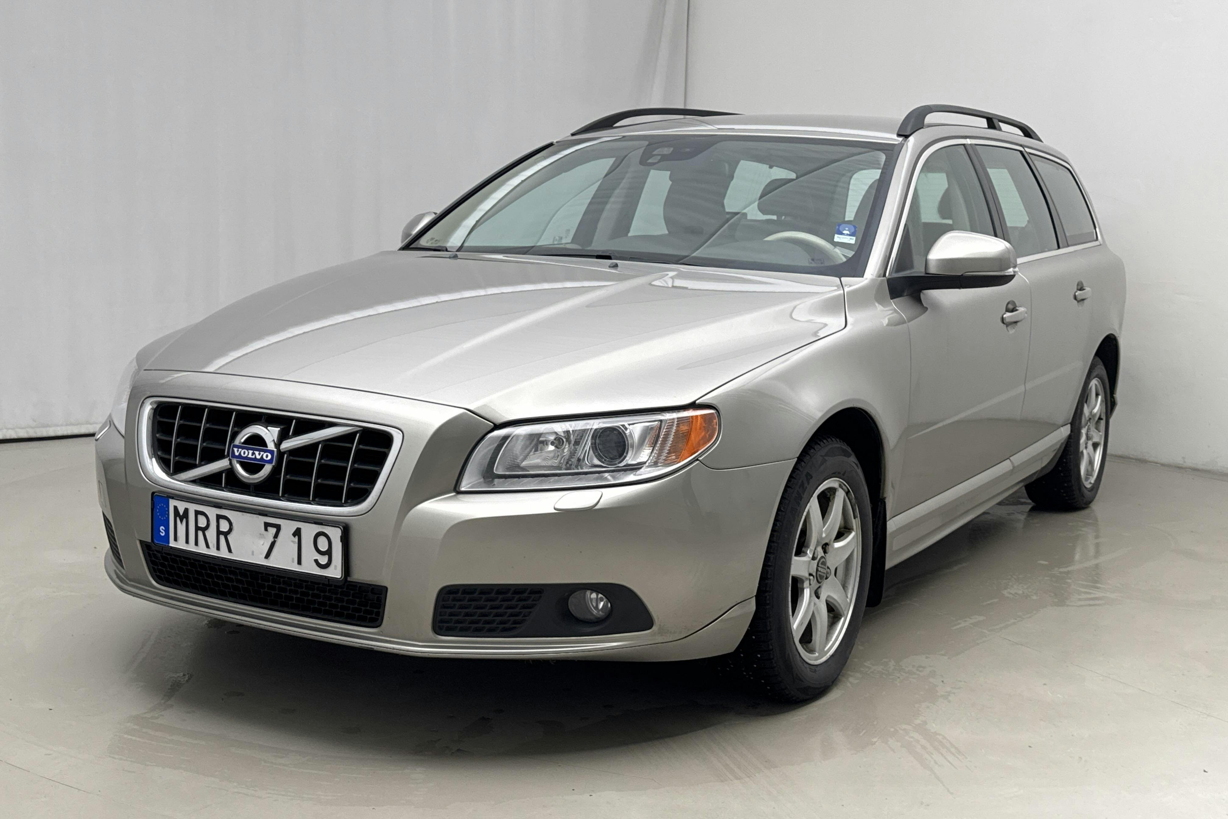 Esitlusfoto 1 aadressil 17: Volvo V70 II D3 (163hk) - 192 320 km - Käsitsi - Light Brown - 2012