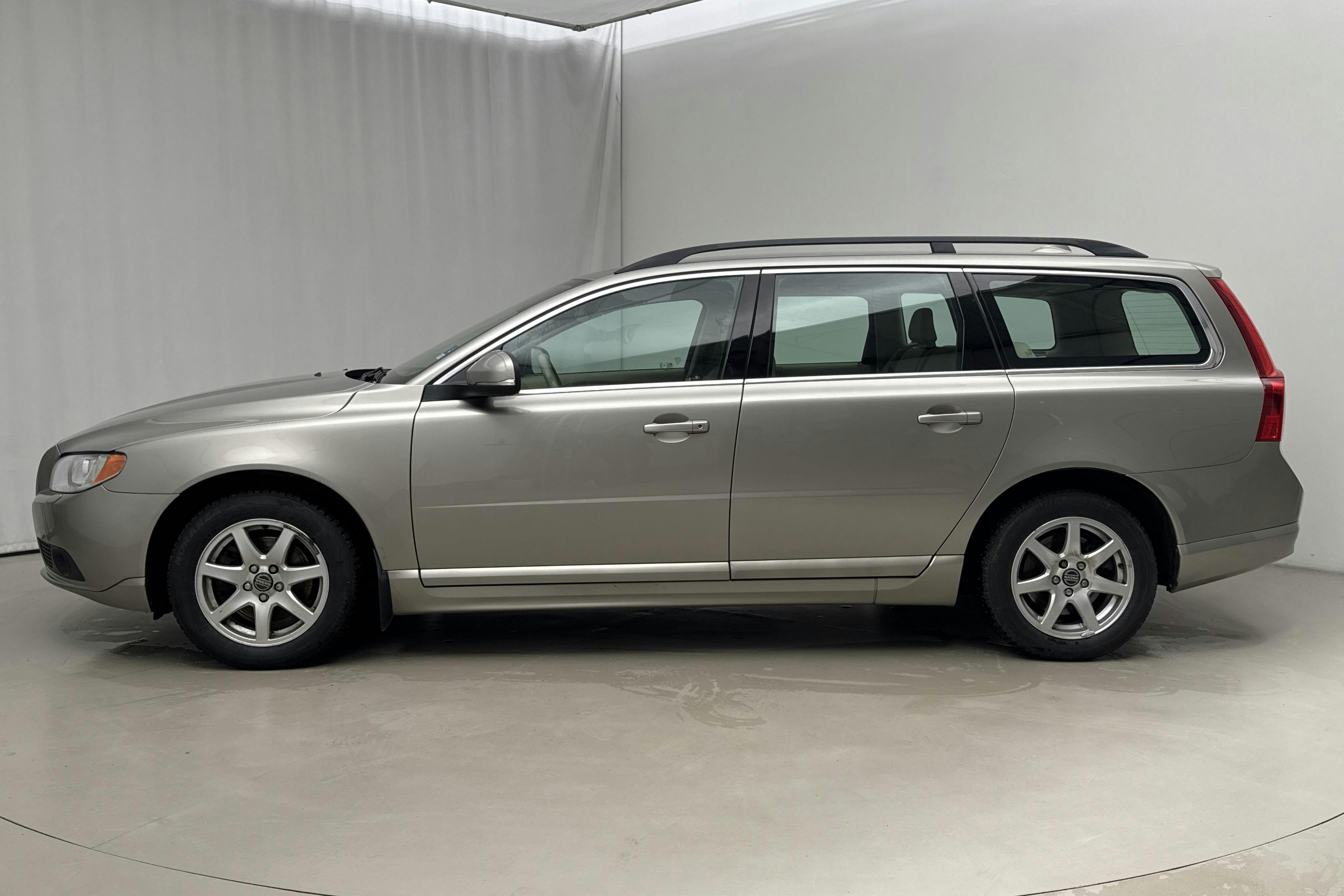 Esitlusfoto 2 aadressil 17: Volvo V70 II D3 (163hk) - 192 320 km - Käsitsi - Light Brown - 2012