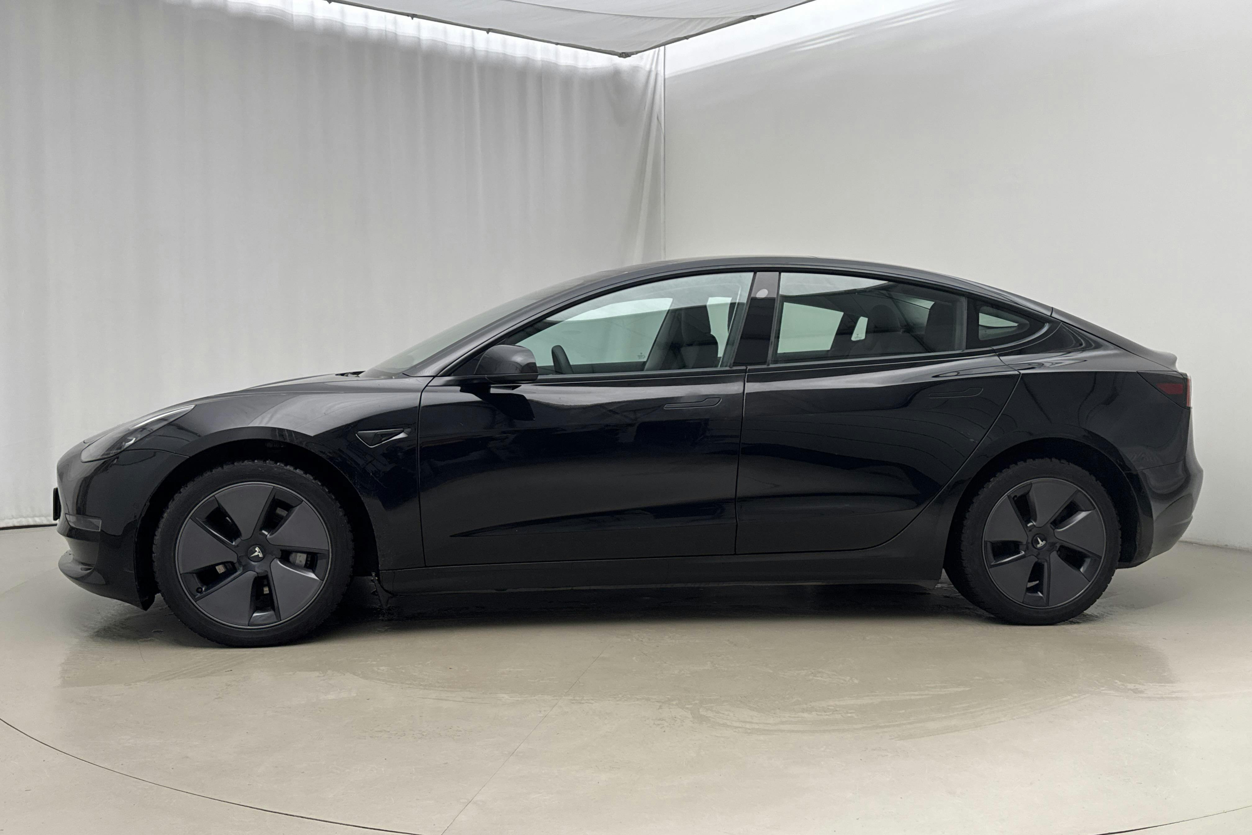 Presentationsfoto 2 av 22: Tesla Model 3 Long Range Dual Motor AWD - 10 504 mil - Automat - svart - 2022