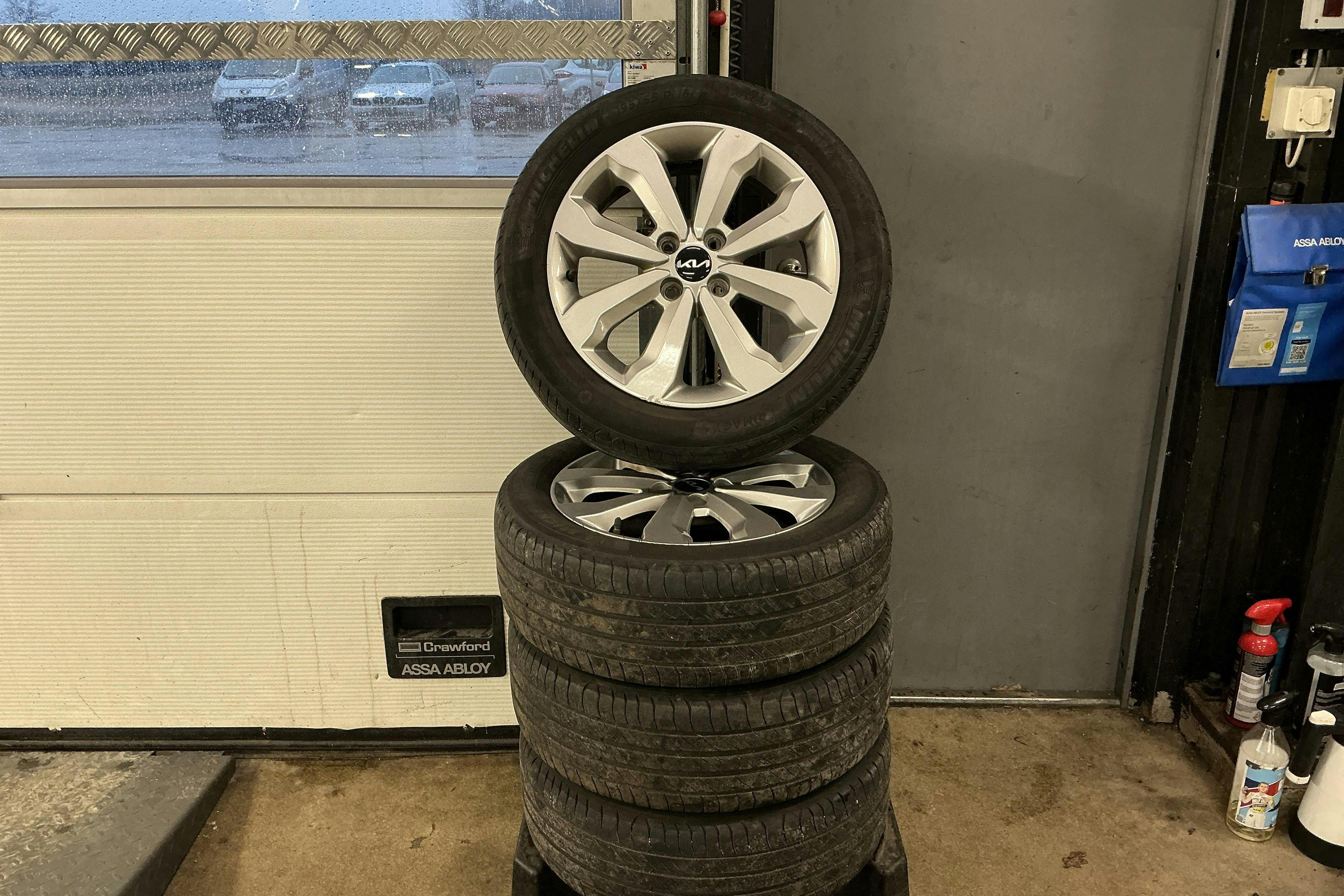 Presentationsfoto 13 av 13: KIA Rio 1.0 T-GDi (100hk) - 7 736 mil - Automat - vit - 2022