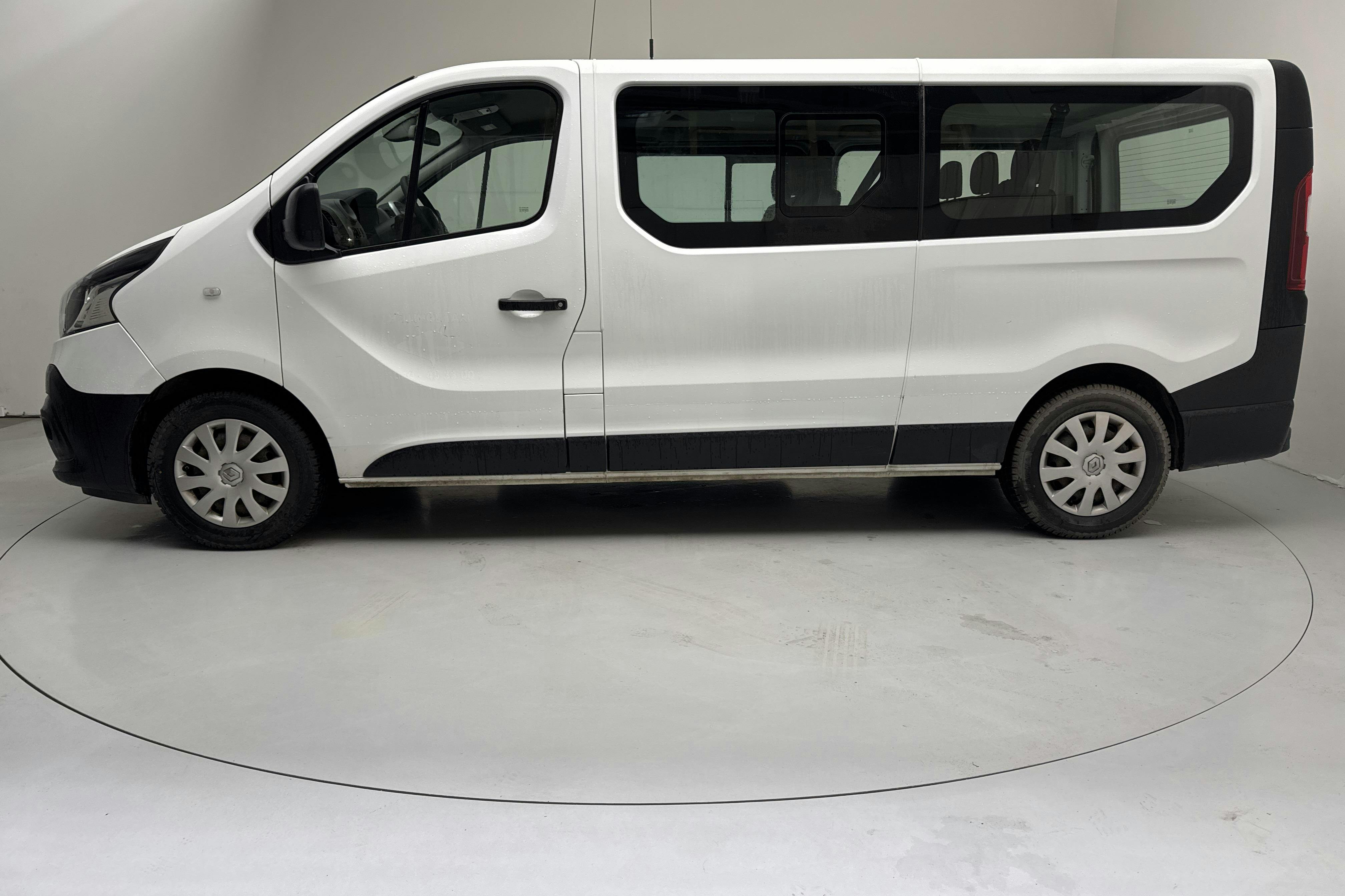 Presentationsfoto 2 av 14: Renault Trafic 1.6 dCi Buss (120hk) - 36 322 mil - Manuell - vit - 2019