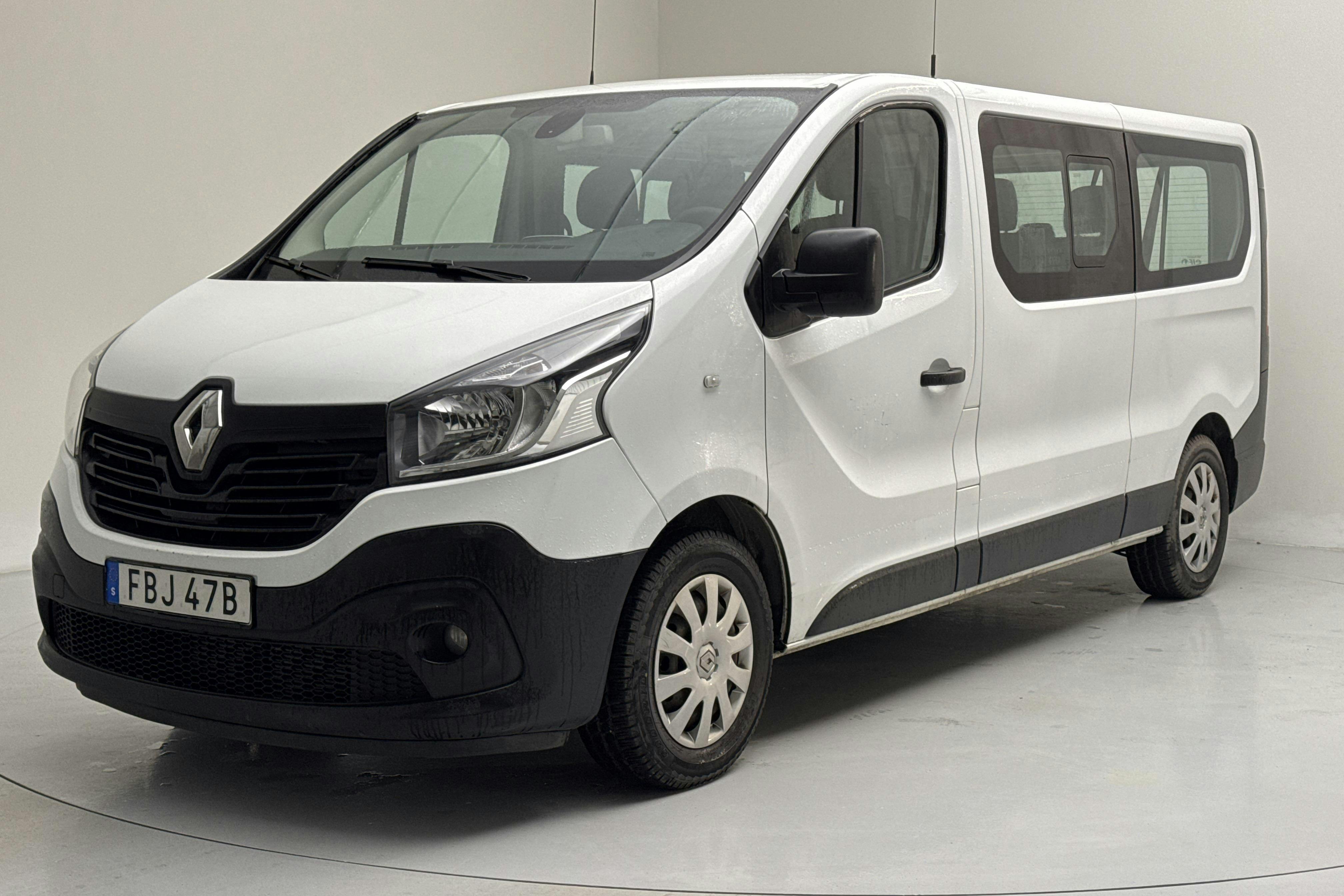 Presentationsfoto 1 av 14: Renault Trafic 1.6 dCi Buss (120hk) - 36 322 mil - Manuell - vit - 2019