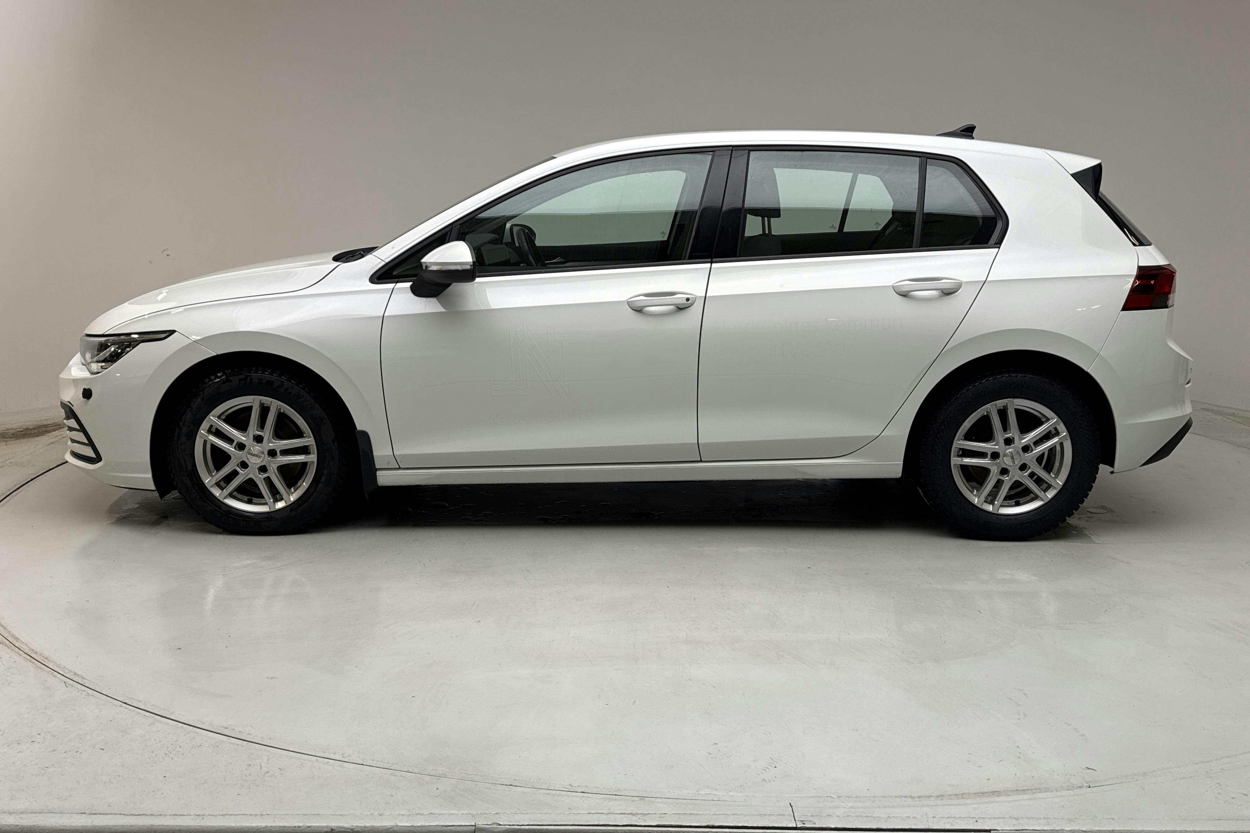 Presentation photo 2 of 13: VW Golf VIII 2.0 TDI 5dr (115hk) - 101 220 km - Automatic - white - 2023