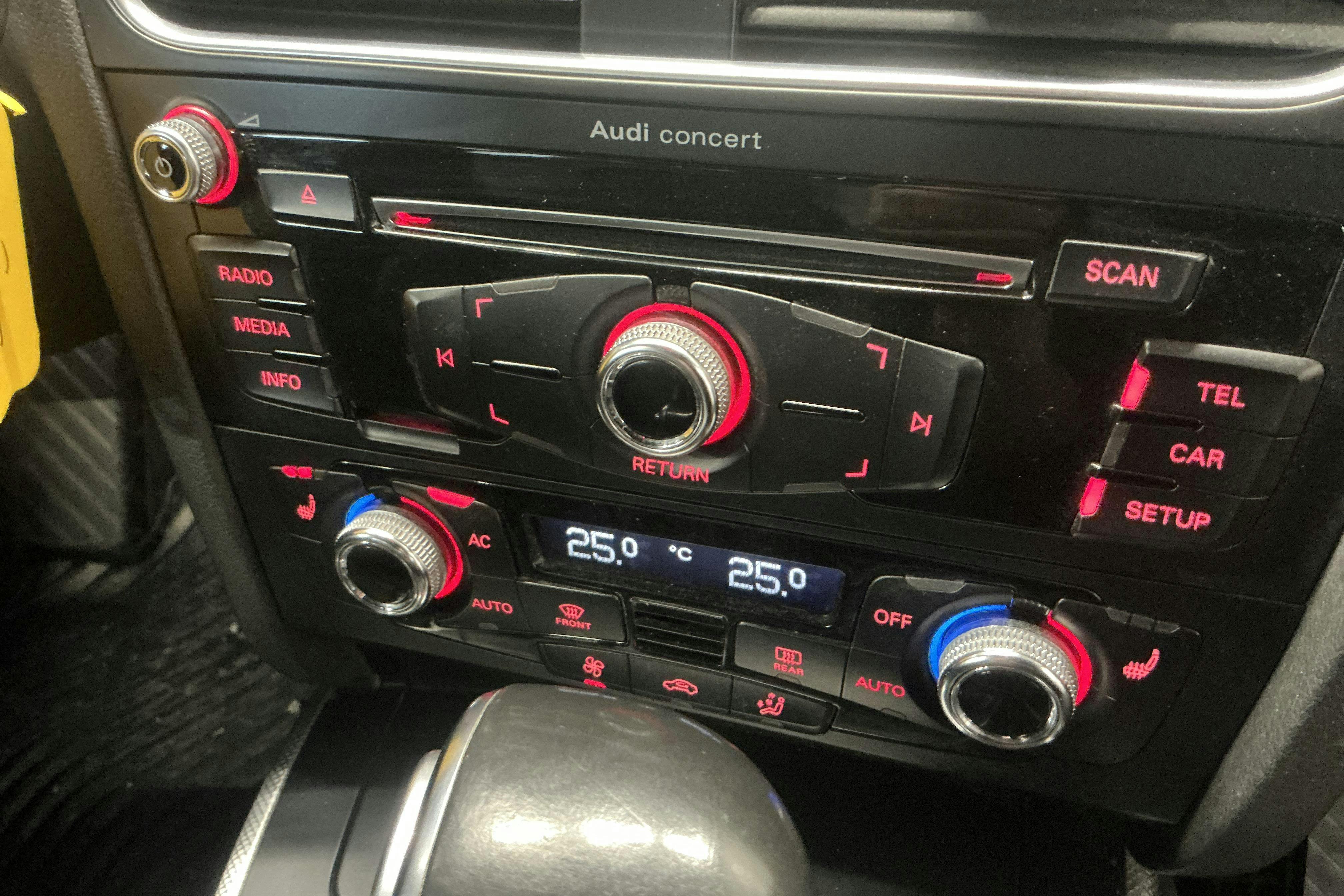 Presentationsfoto 14 av 14: Audi A4 2.0 TDI Avant quattro (177hk) - 17 574 mil - Automat - silver - 2014