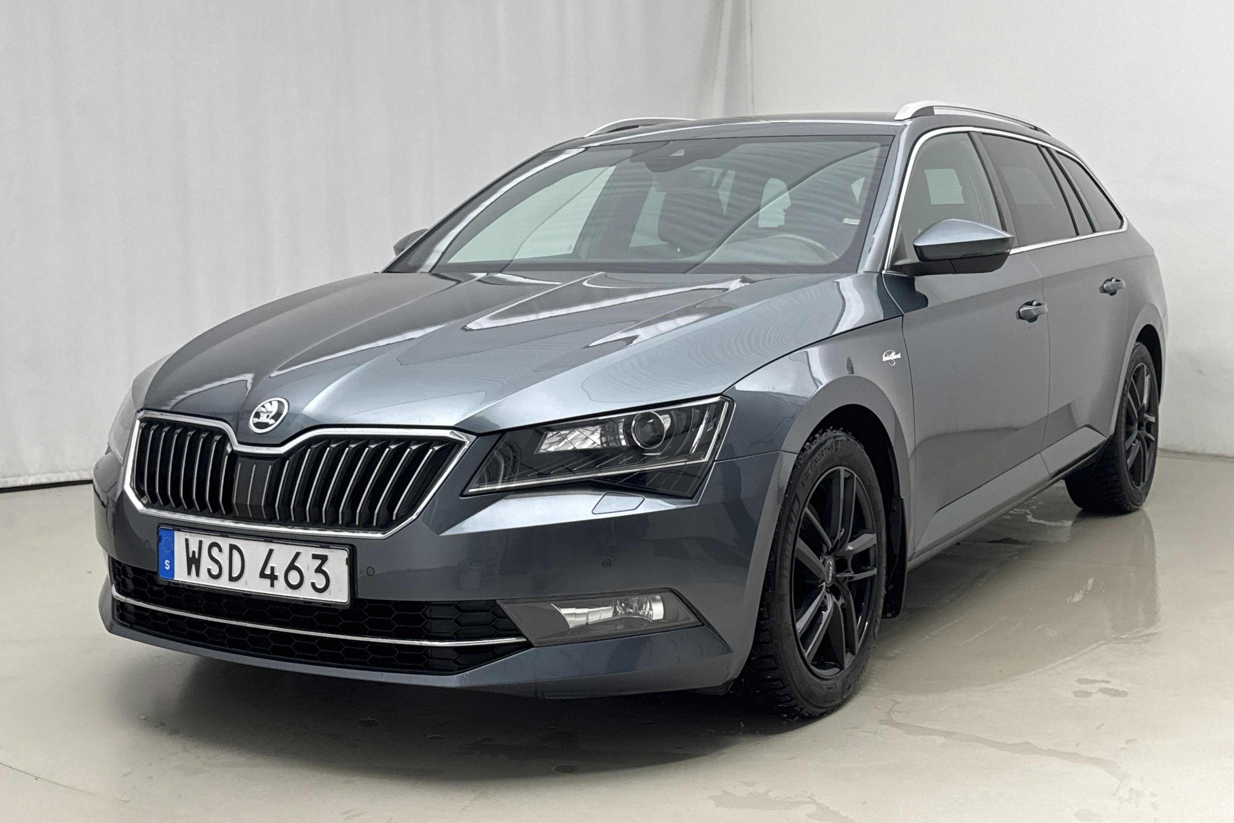 Presentationsfoto 1 av 24: Skoda Superb 2.0 TDI 4x4 Kombi (190hk) - 12 511 mil - Automat - Dark Grey - 2019