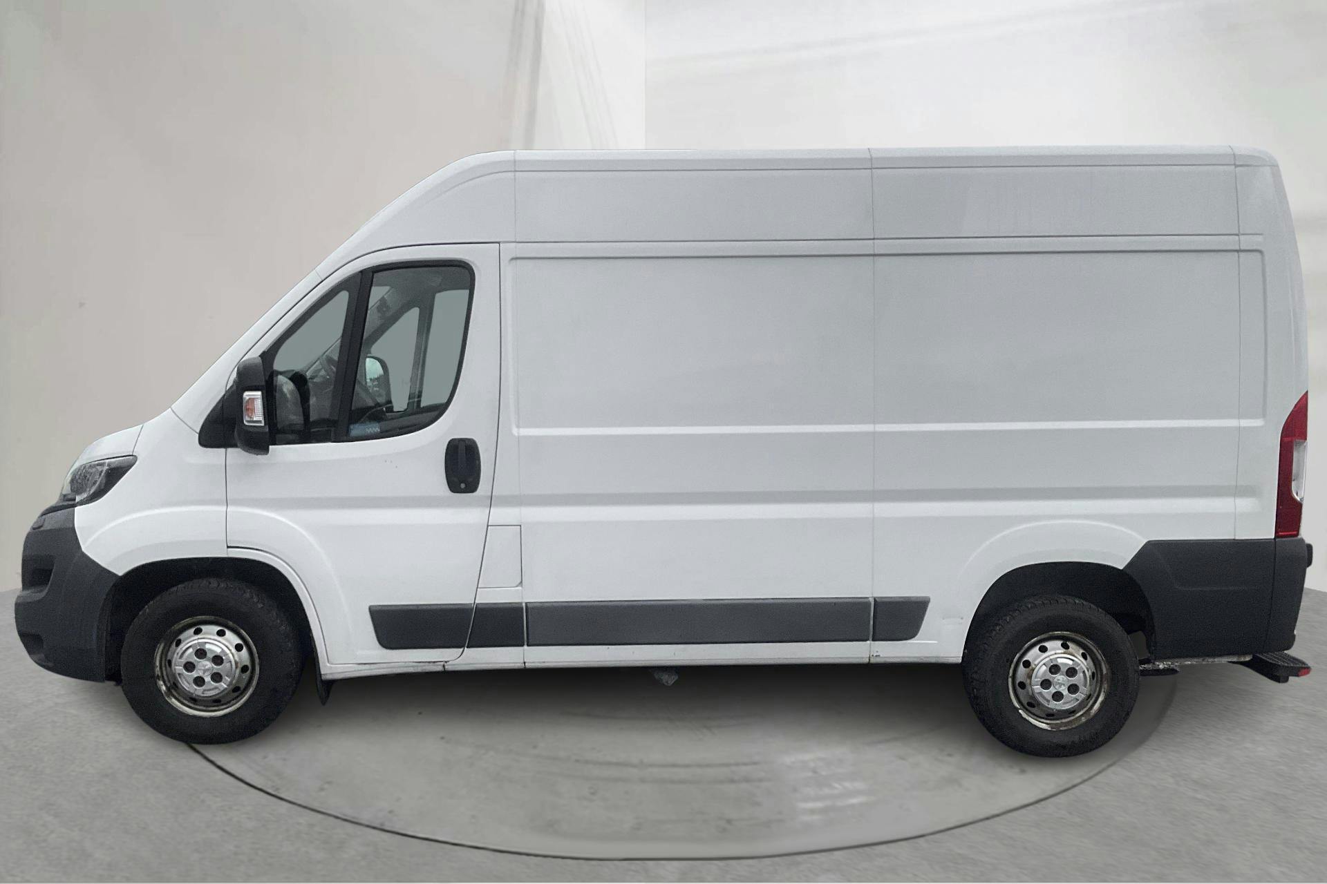 Presentationsfoto 2 av 15: Peugeot Boxer 335 2.0 BlueHDi Skåp (130hk) - 17 094 mil - Manuell - vit - 2017