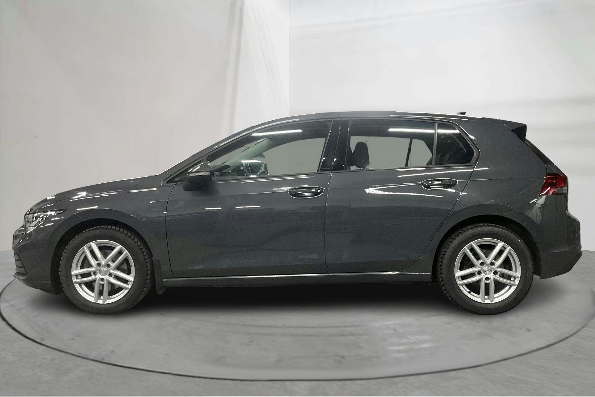 Presentation photo 2 of 16: VW Golf VIII 1.0 TSI 5dr (110hk) - 34 320 km - Manual - Dark Grey - 2023