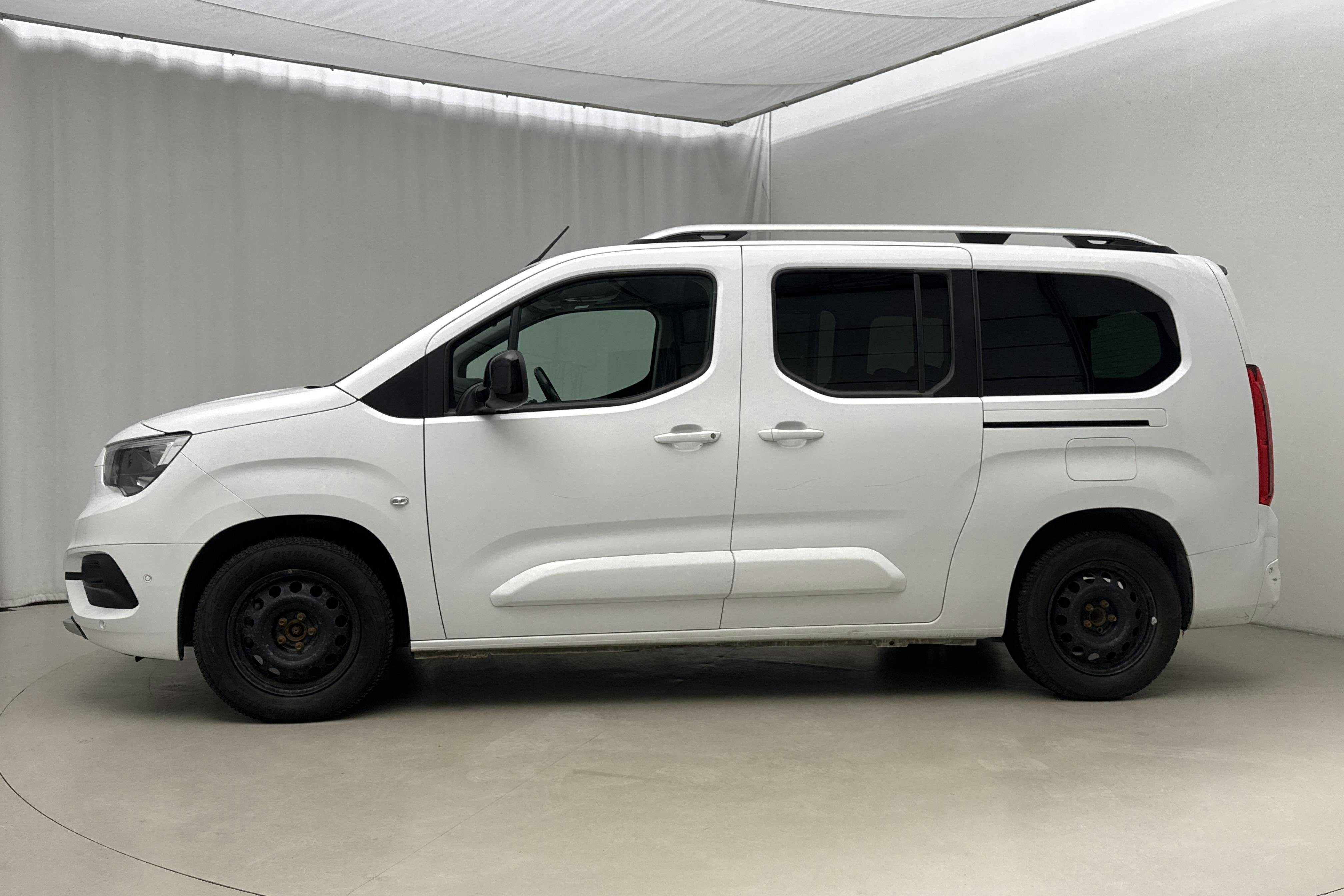 Presentationsfoto 2 av 22: Opel Combo-e Life 50kWh (136hk) - 5 897 mil - Automat - vit - 2021