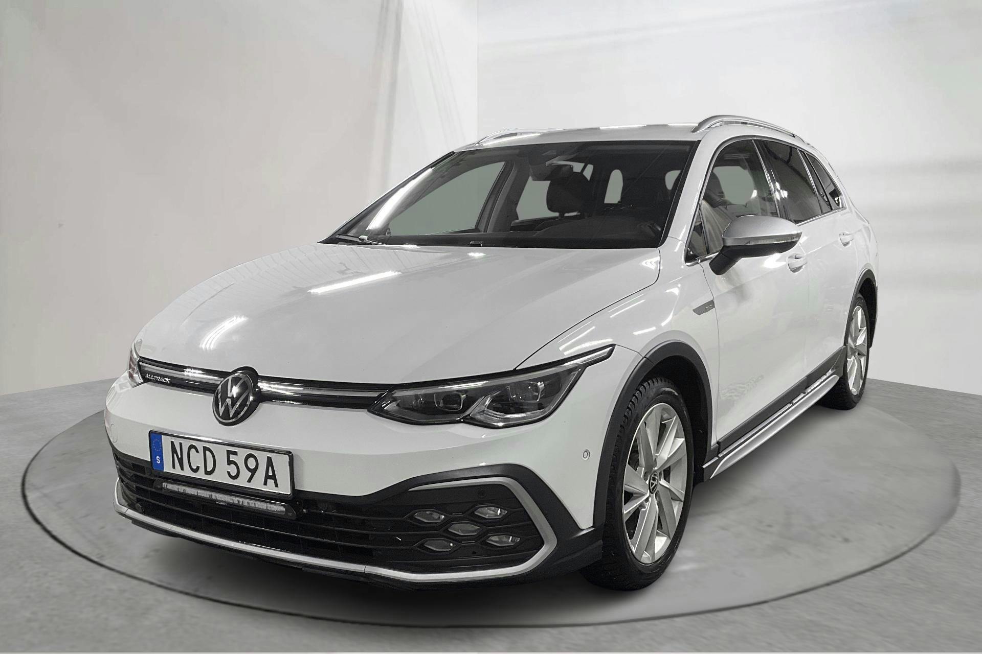 Presentation photo 1 of 15: VW Golf Alltrack 2.0 TDI SCR 4Motion (200hk) - 76 370 km - Automatic - white - 2023