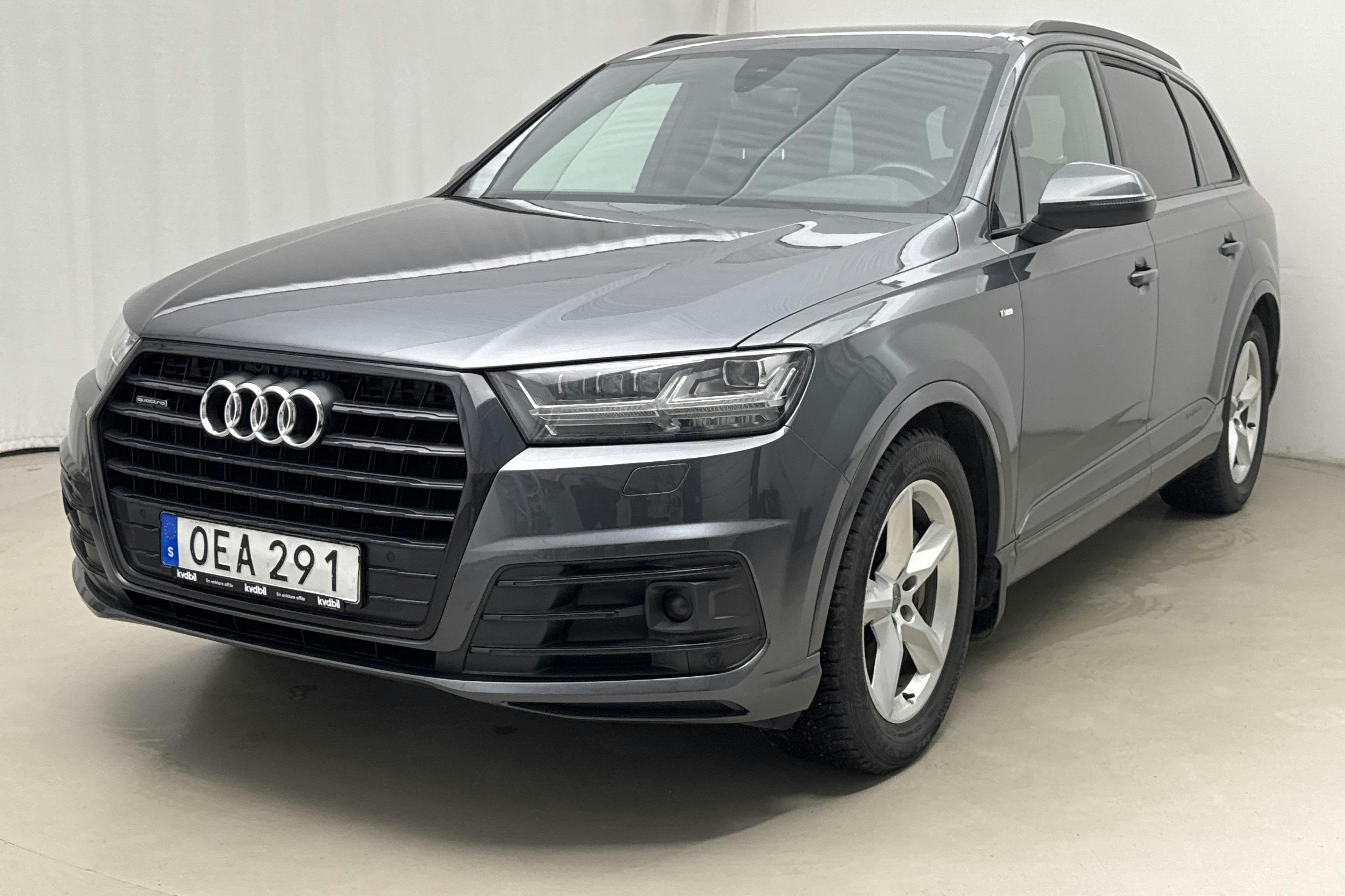 Presentationsfoto 1 av 17: Audi Q7 3.0 TDI quattro (272hk) - 14 593 mil - Automat - grå - 2018