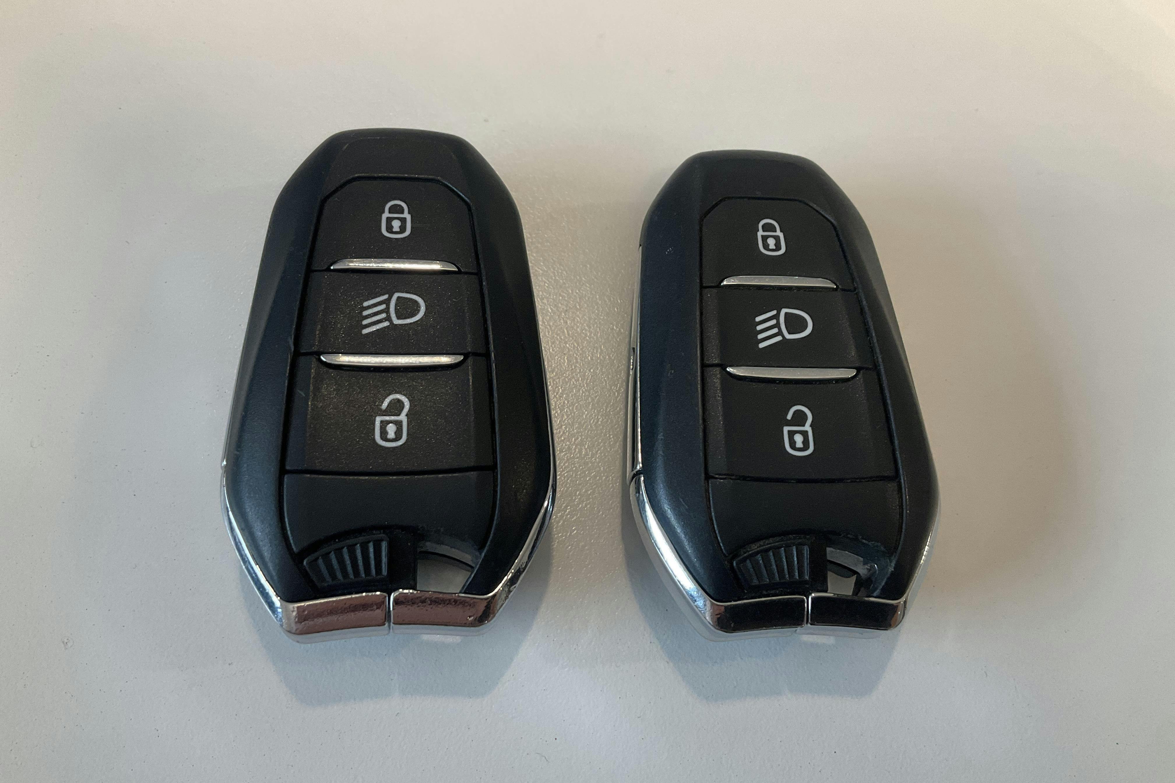 Presentation photo 17 of 17: Peugeot 3008 1.2 PureTech (130hk) - 156 510 km - Automatic - 2017