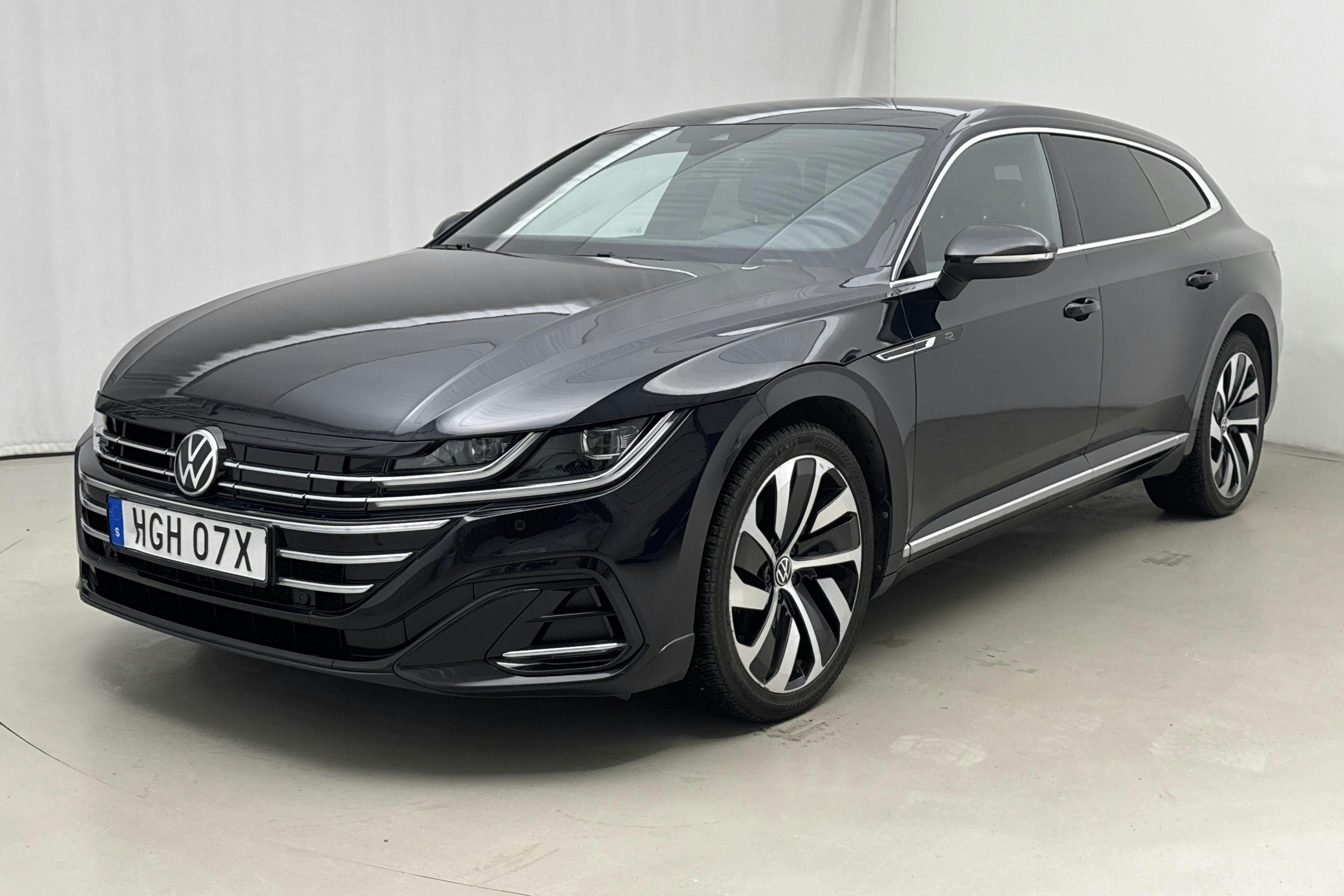 Presentationsfoto 1 av 19: VW Arteon Shooting Brake eHybrid 1.4 TSI (218hk) - 6 043 mil - Automat - svart - 2022