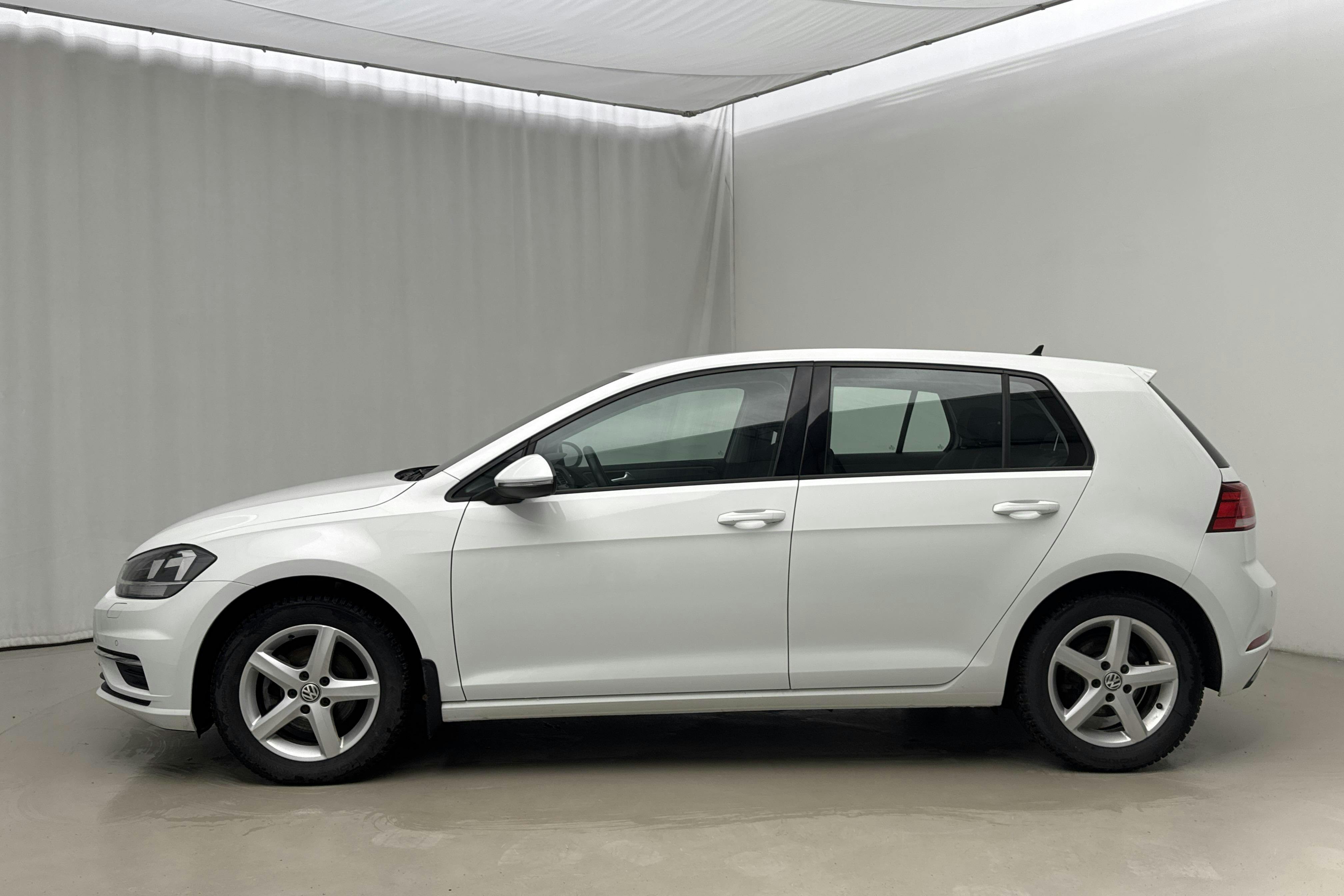 Presentationsfoto 2 av 16: VW Golf VII 2.0 TDI 5dr 4MOTION (150hk) - 6 397 mil - Manuell - vit - 2018