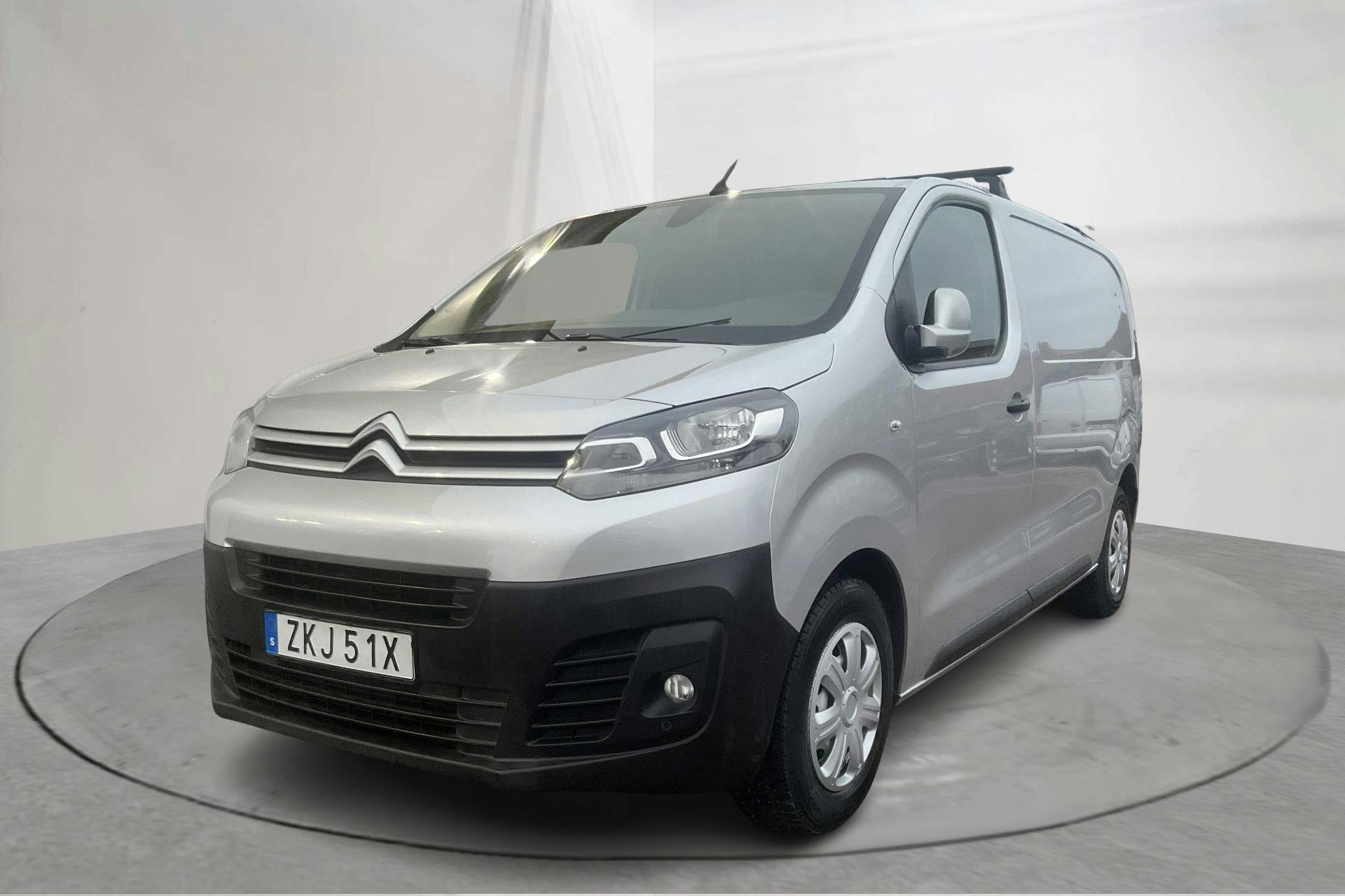 Presentationsfoto 1 av 14: Citroën Jumpy III 2.0 BlueHDI Skåp (120hk) - 14 018 mil - Manuell - silver - 2018