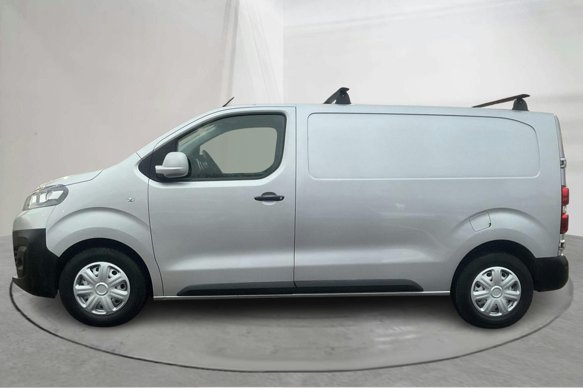 Presentationsfoto 2 av 14: Citroën Jumpy III 2.0 BlueHDI Skåp (120hk) - 14 018 mil - Manuell - silver - 2018