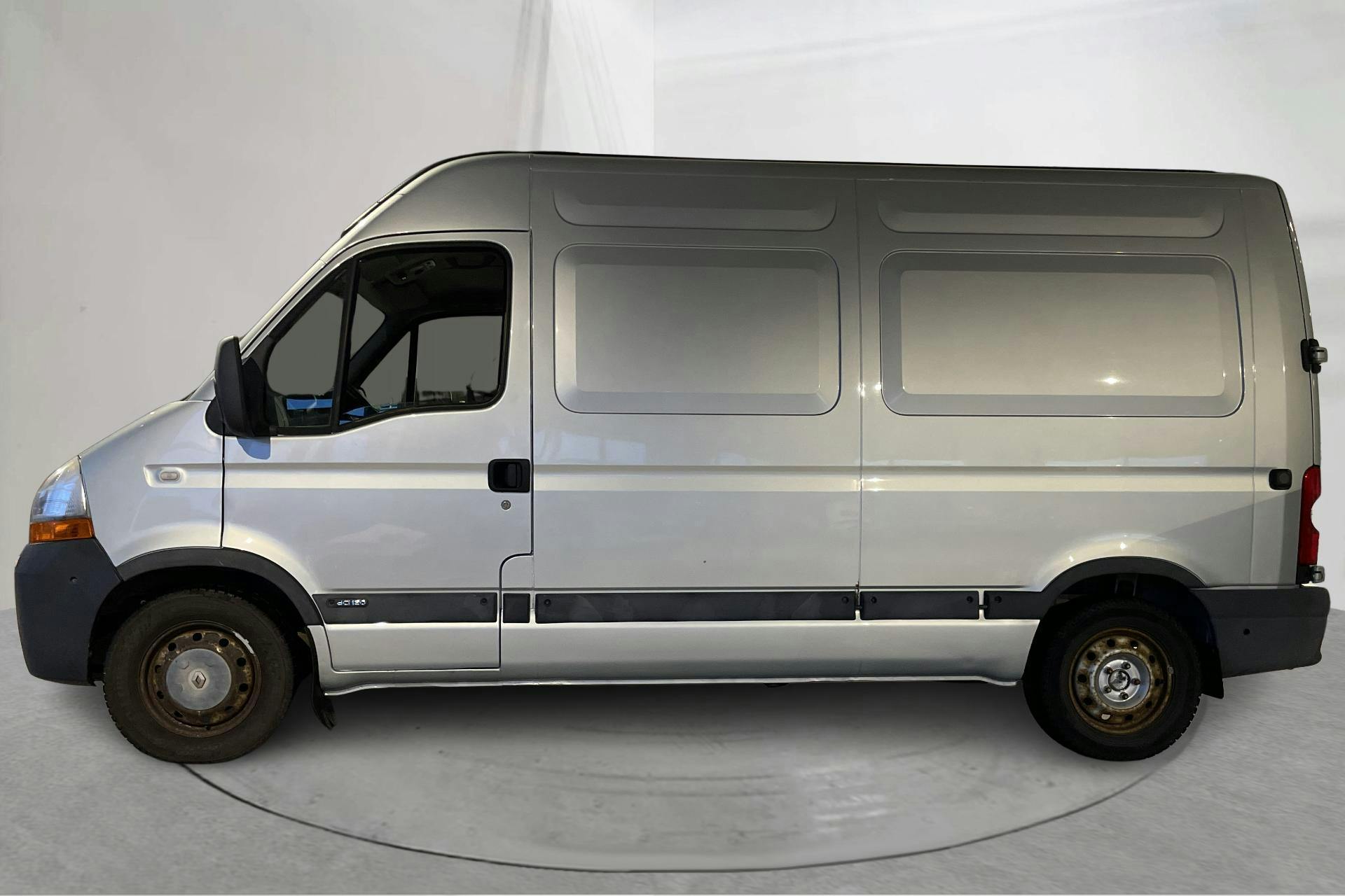Presentationsfoto 2 av 14: Renault Master 2.5 dCi Skåp (115hk) - 6 738 mil - Manuell - Light Grey - 2004