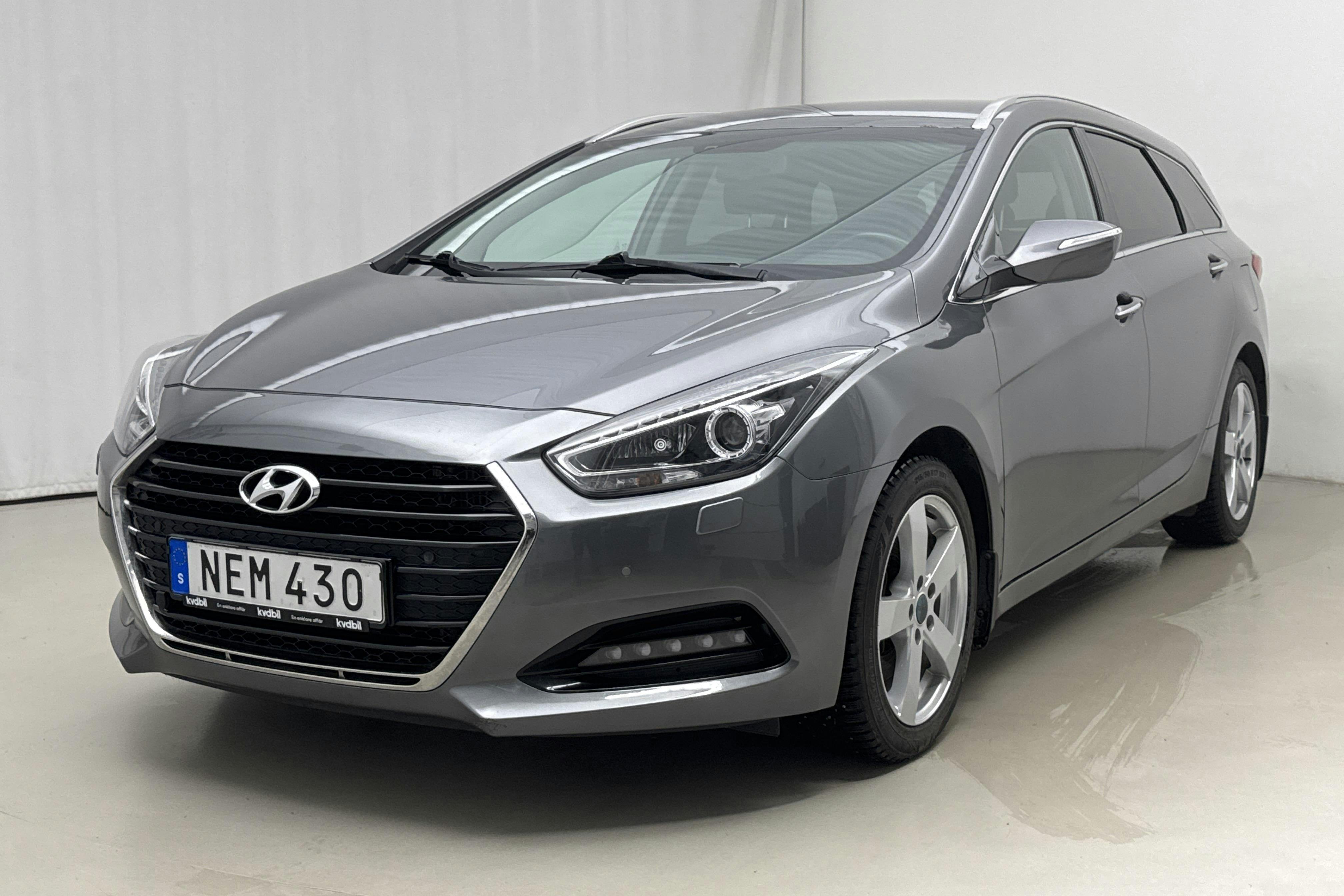 Presentationsfoto 1 av 20: Hyundai i40 1.7 D Kombi (141hk) - 13 179 mil - Automat - silver - 2016