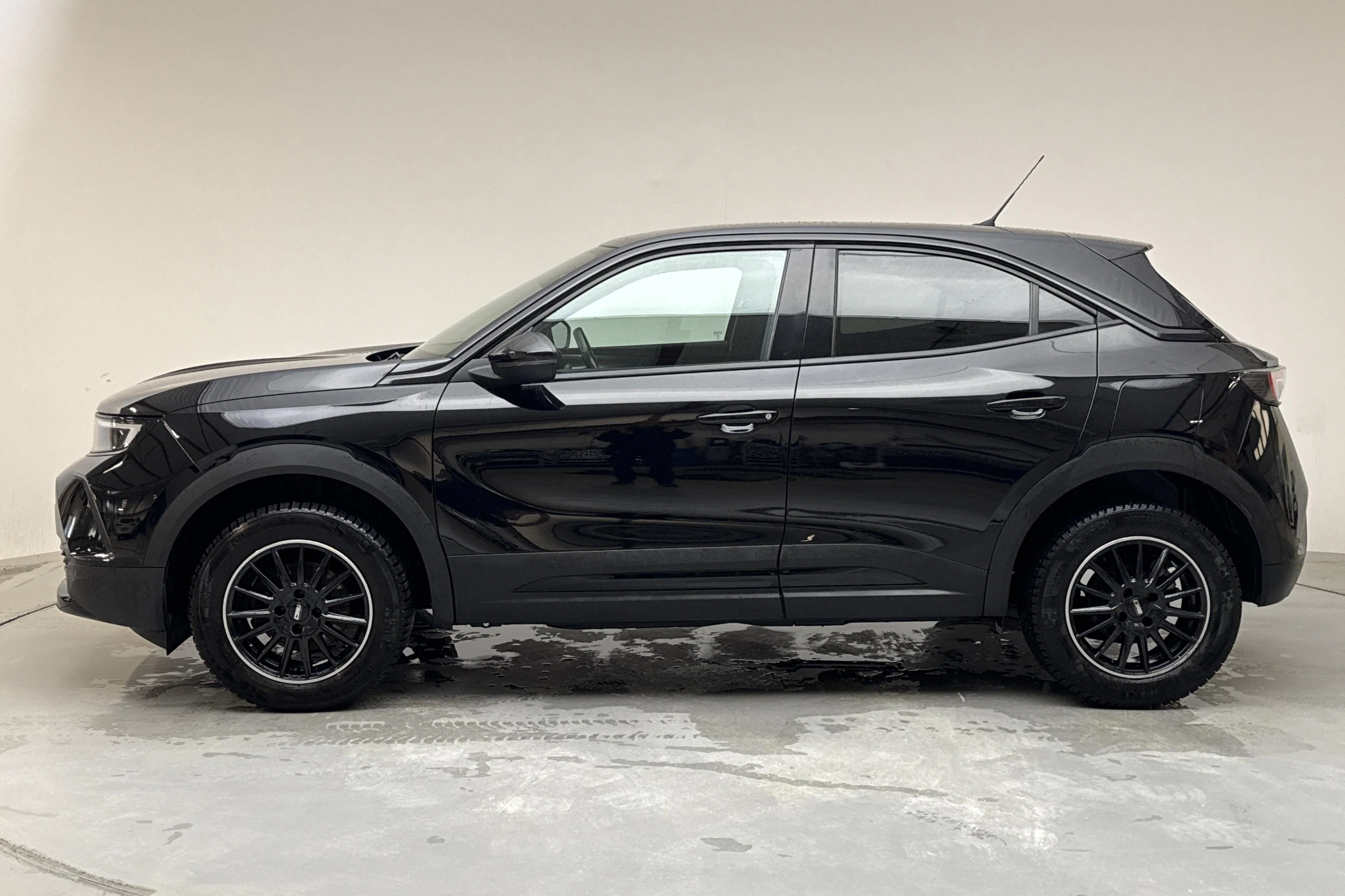 Presentation photo 2 of 14: Opel Mokka P130 (130hk) - 40 970 km - Manual - black - 2021