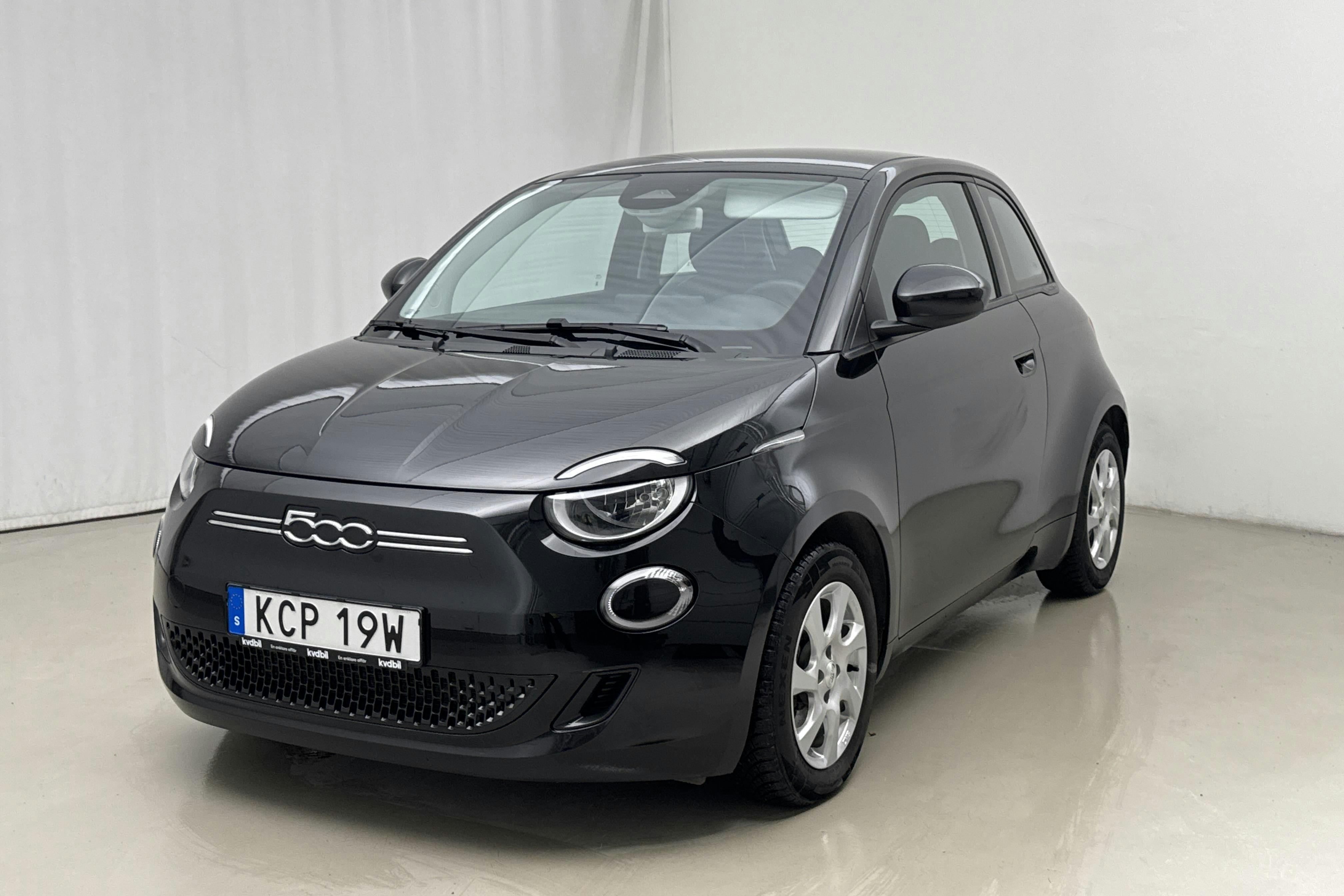 Presentationsfoto 1 av 16: Fiat 500e (118hk) - 4 784 mil - Automat - svart - 2022