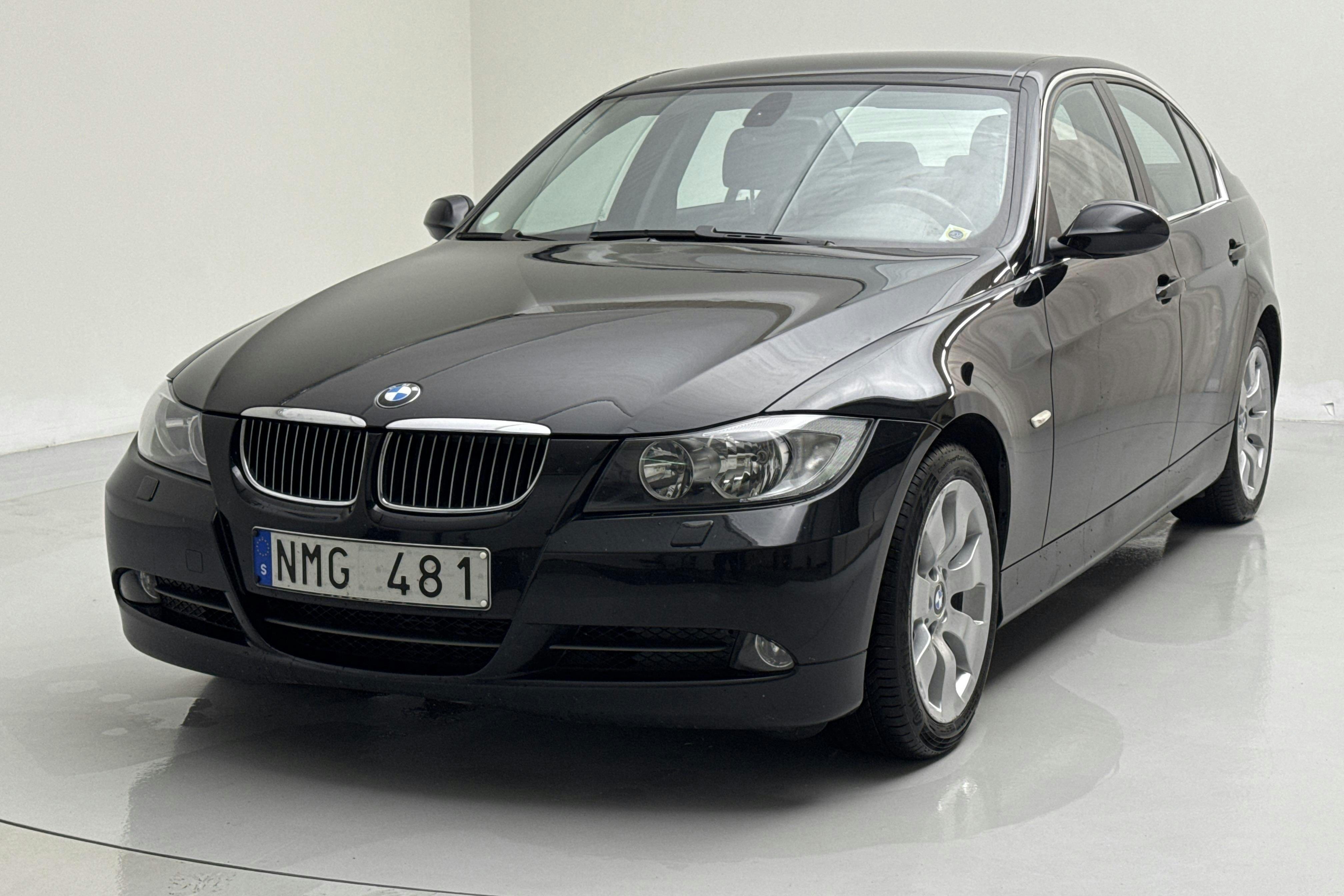 Presentationsfoto 1 av 12: BMW 330xd Sedan, E90 (231hk) - 14 857 mil - Automat - svart - 2007