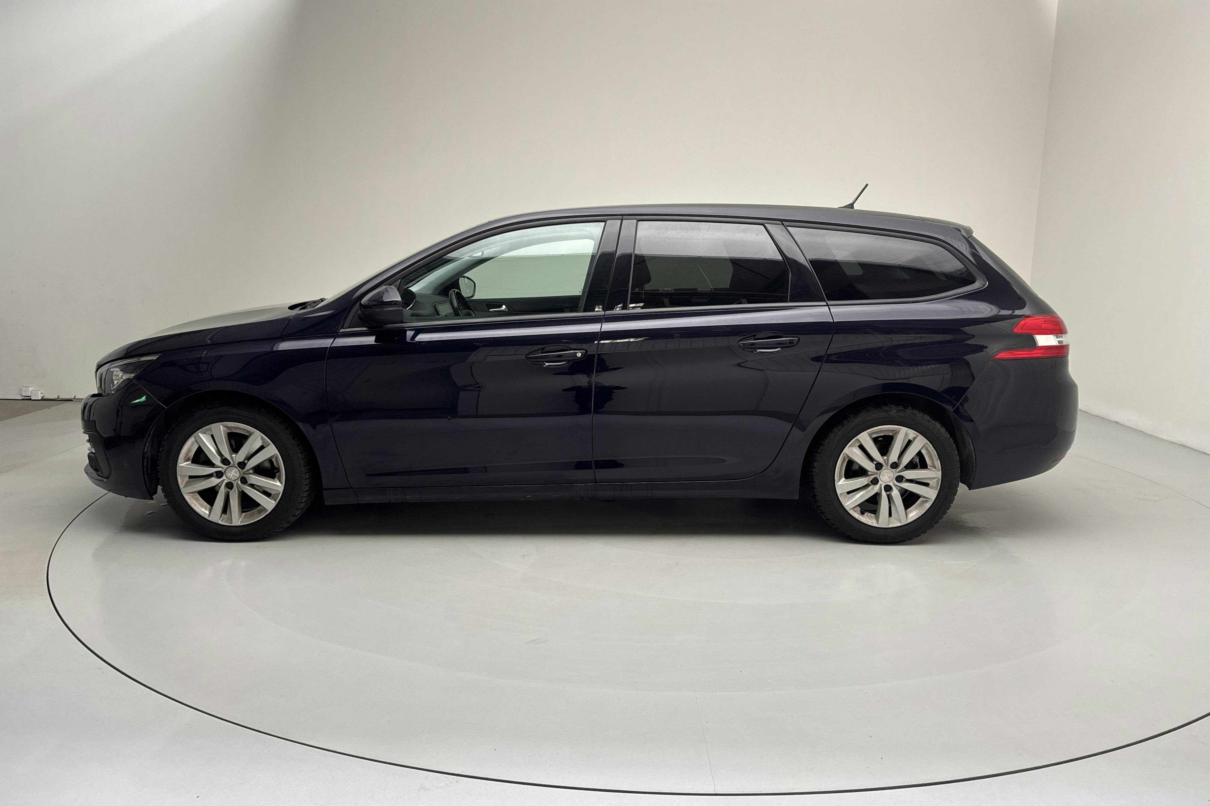 Presentation photo 2 of 14: Peugeot 308 SW PureTech (130hk) - 74 040 km - Manual - Dark Blue - 2018