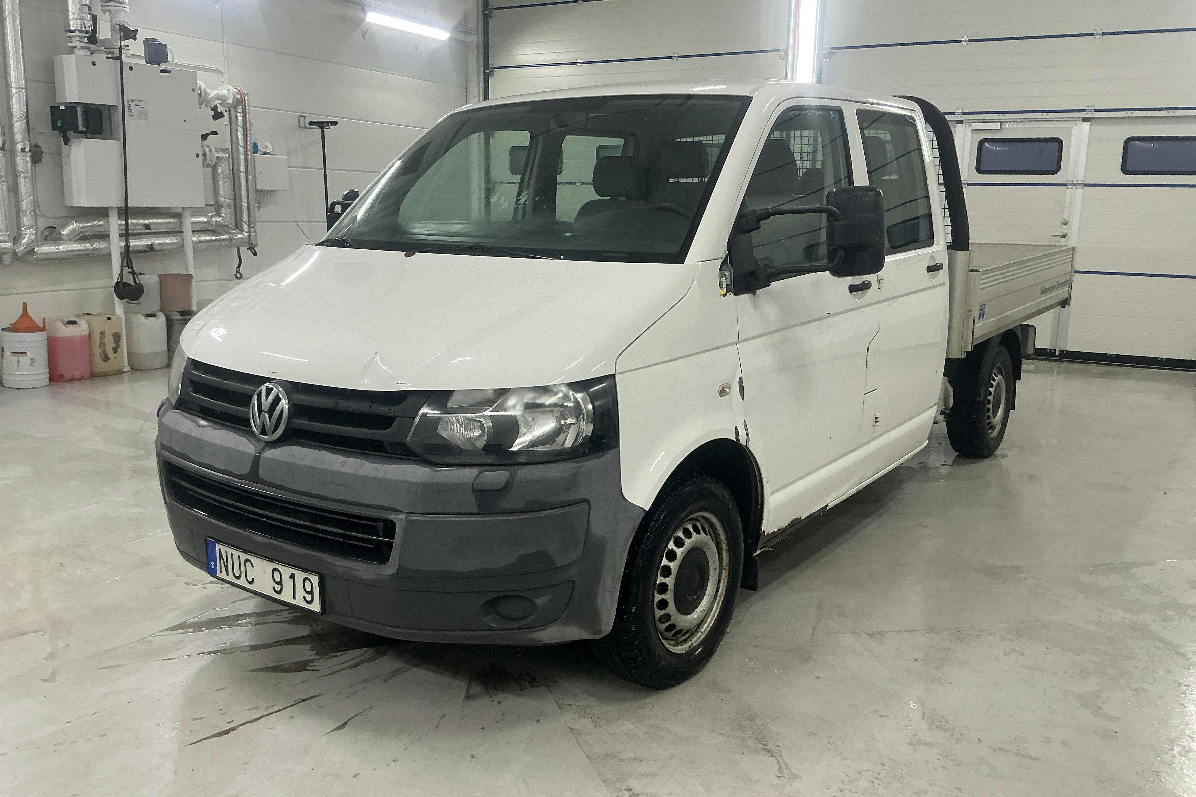 Presentationsfoto 1 av 15: VW Transporter T5 2.0 TDI Pickup (140hk) - 8 686 mil - Manuell - vit - 2012