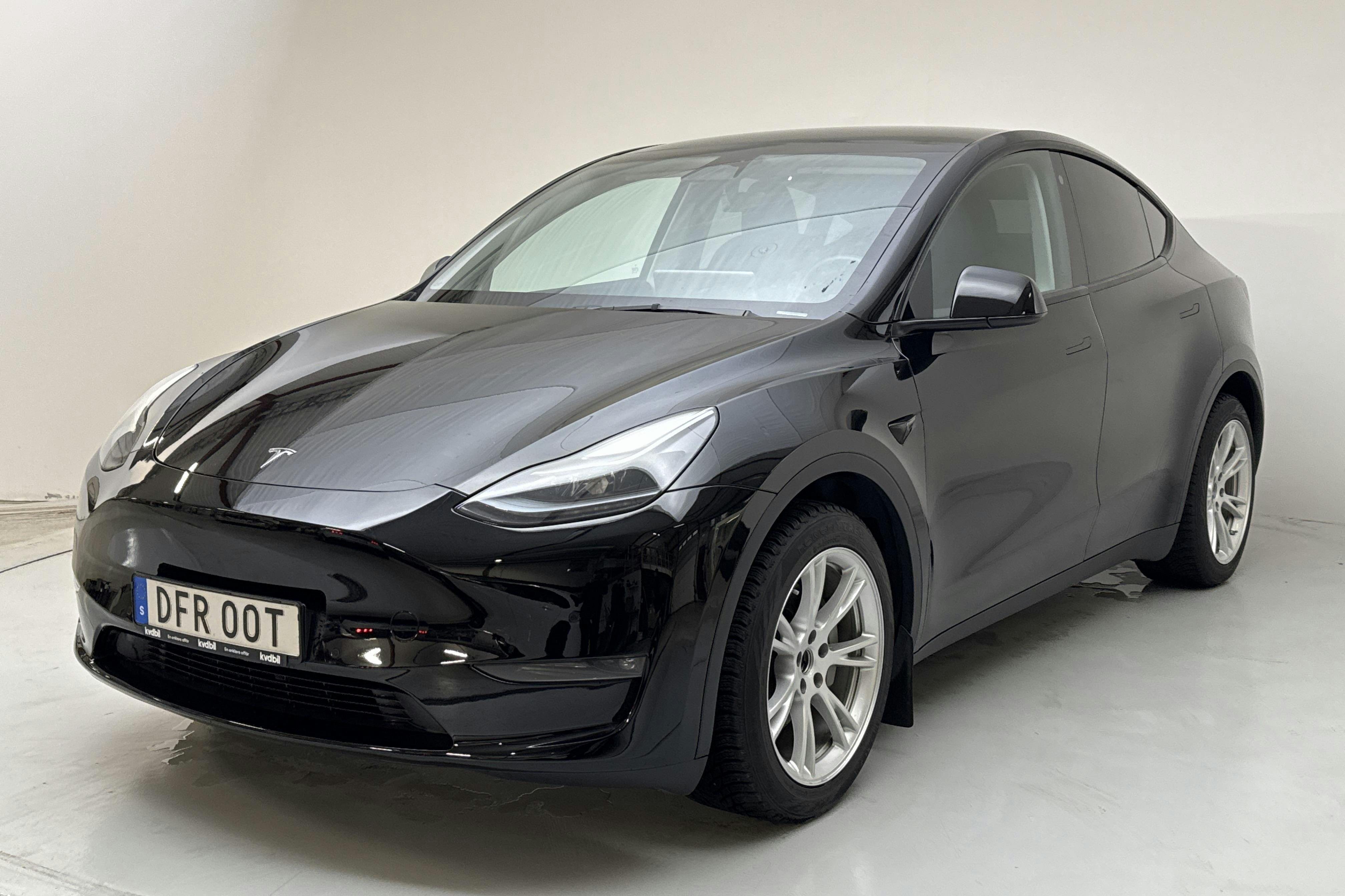 Presentationsfoto 1 av 19: Tesla Model Y Long Range Dual Motor AWD - 9 800 mil - Automat - svart - 2022