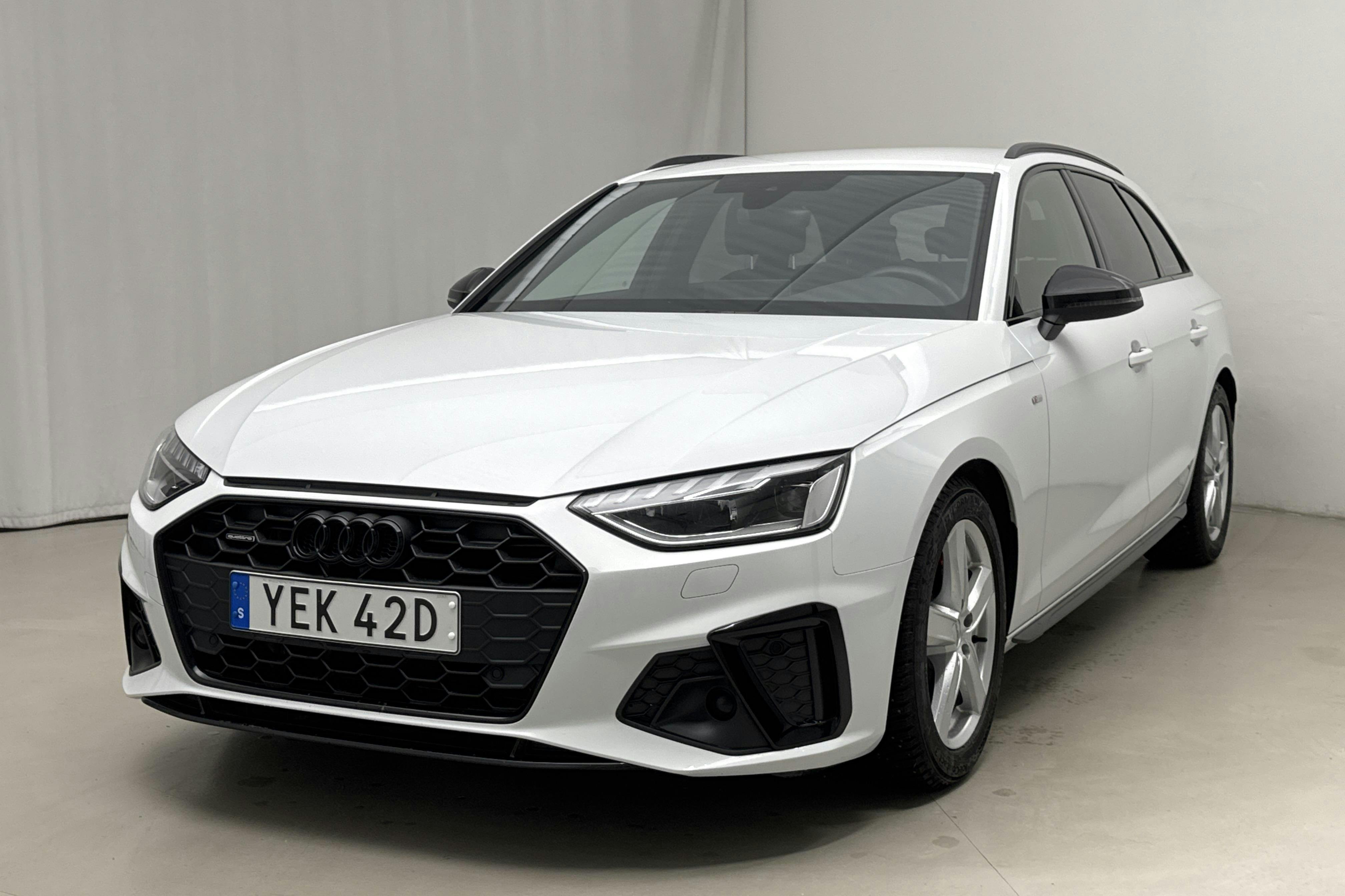 Presentation photo 1 of 17: Audi A4 Avant 40 TDI quattro (204hk) - 46 190 km - Automatic - white - 2023