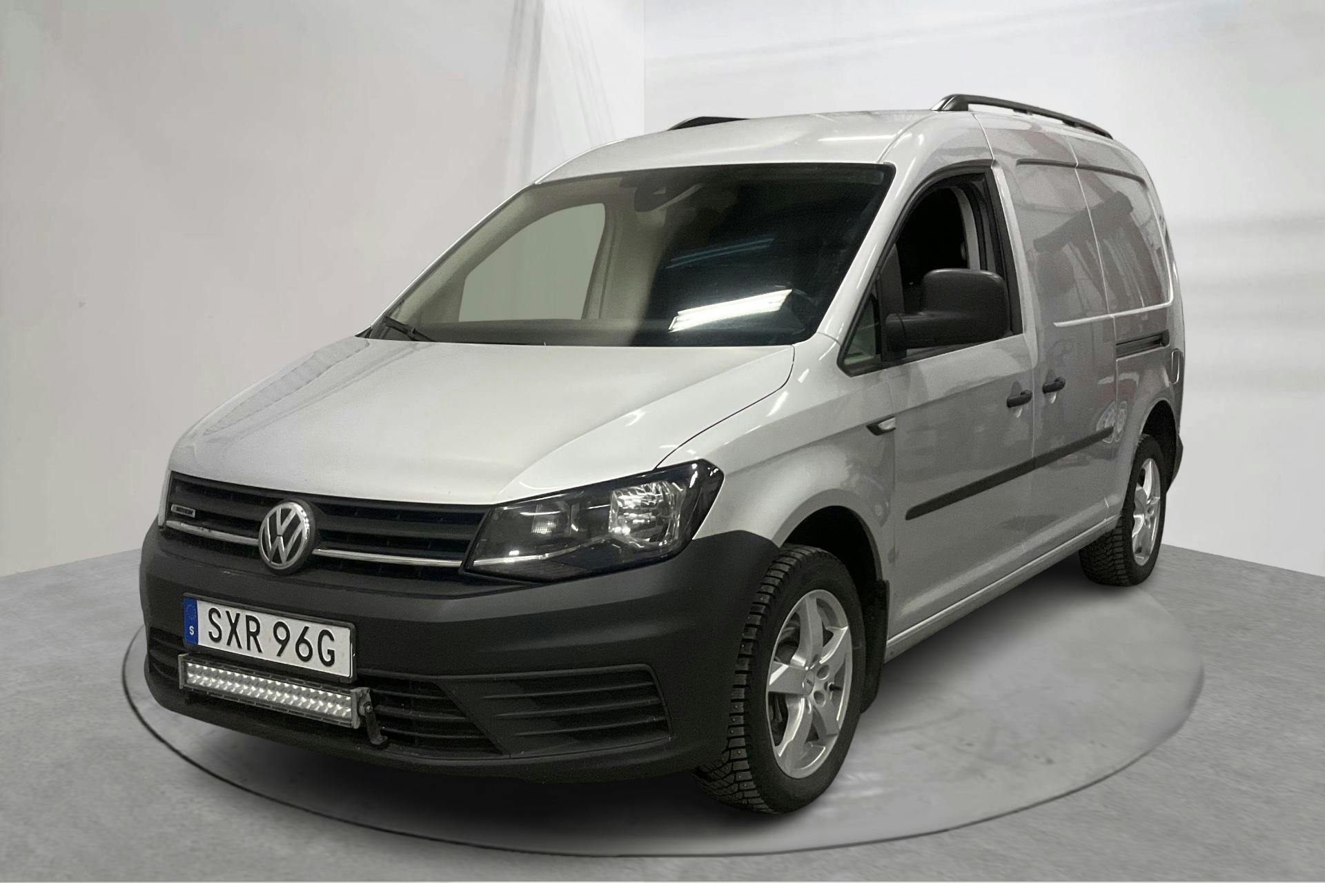 Presentationsfoto 1 av 16: VW Caddy 2.0 TDI Maxi Skåp 4MOTION (150hk) - 18 852 mil - Automat - silver - 2019