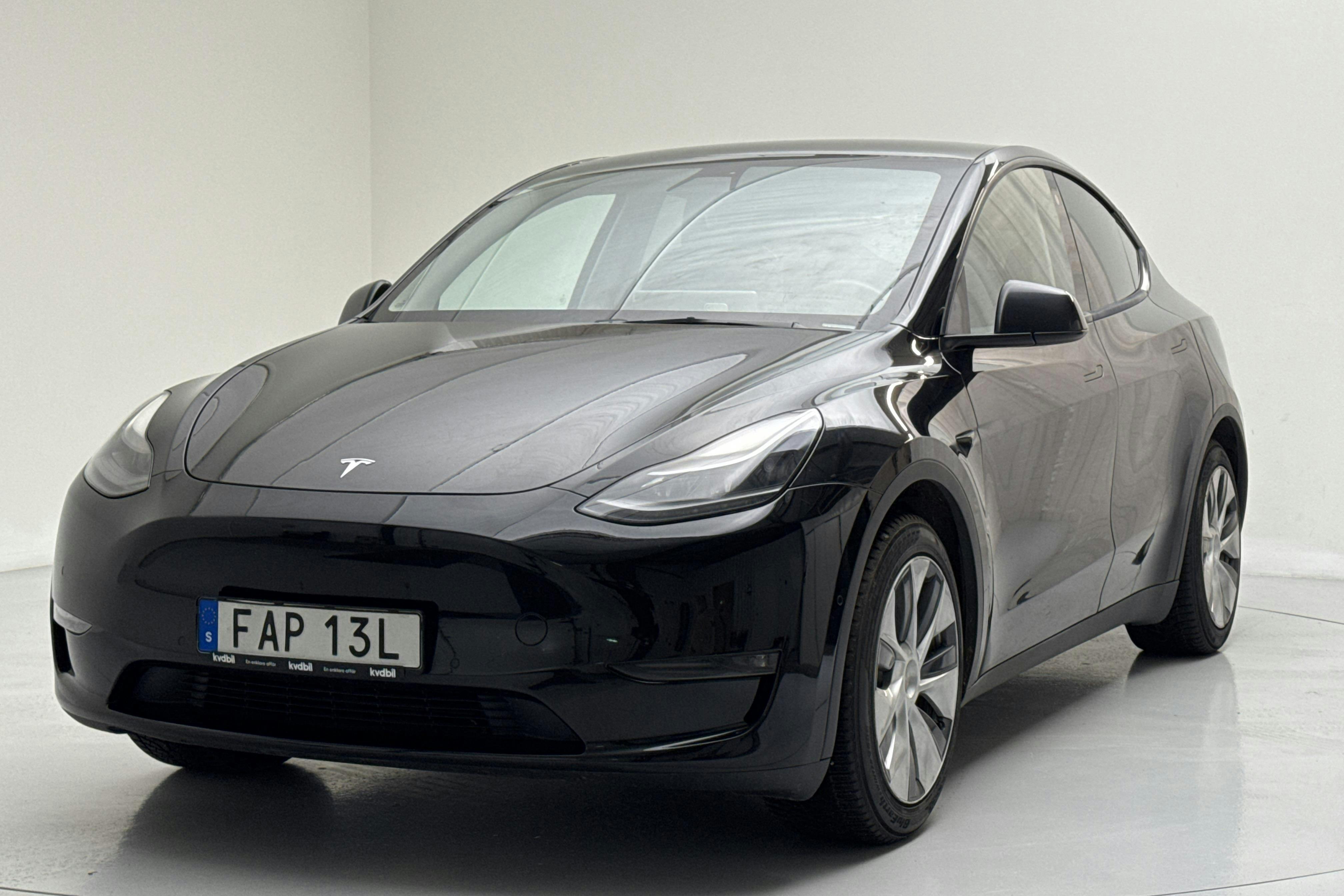Presentationsfoto 1 av 18: Tesla Model Y Long Range Dual Motor AWD - 15 763 mil - Automat - svart - 2022