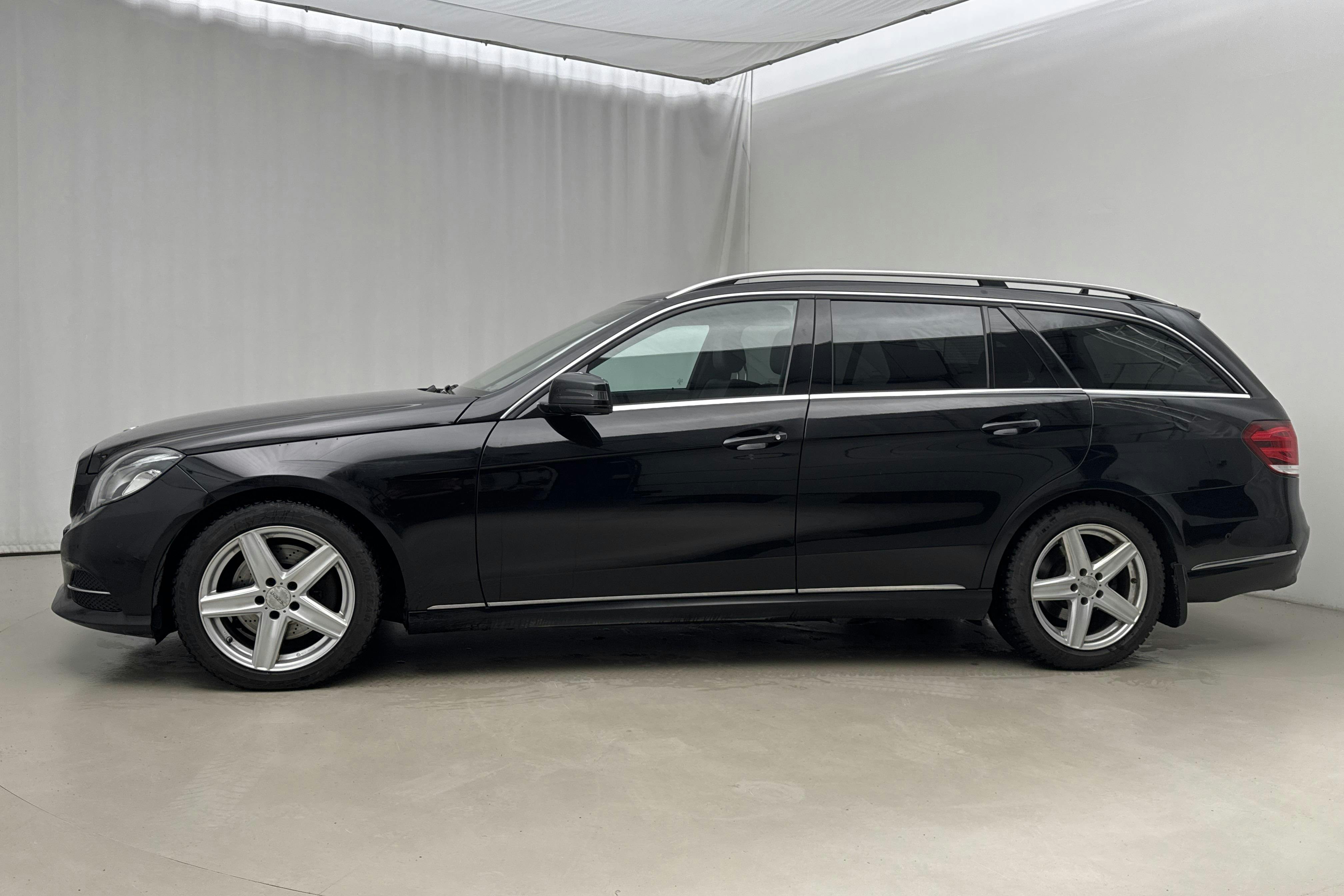 Presentation photo 2 of 20: MB MERCEDES-BENZ - 229 490 km - Automatic - black - 2015
