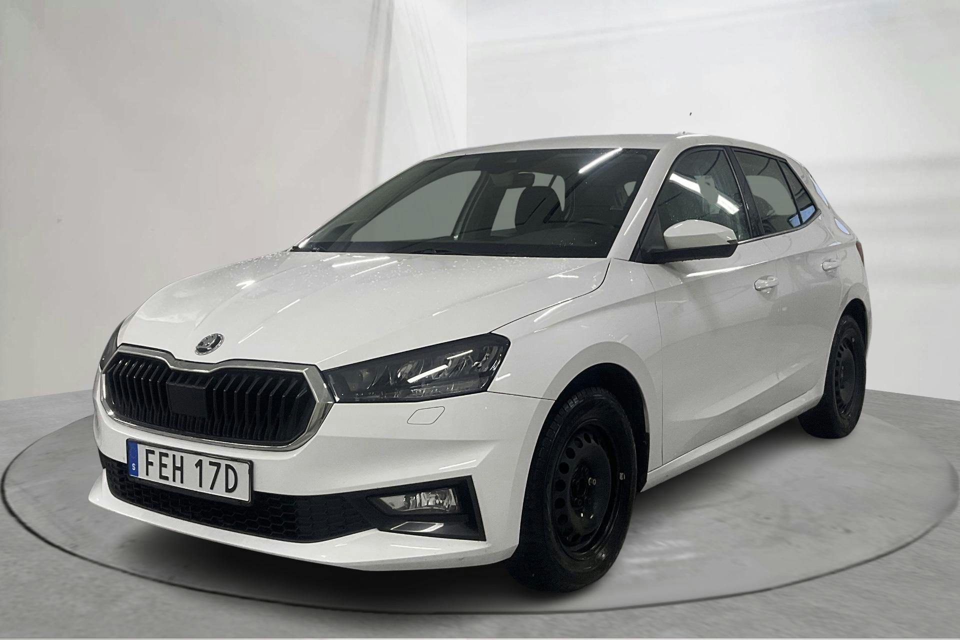 Presentation photo 1 of 17: Skoda Fabia 1.0 TSI (110hk) - 54 700 km - Automatic - white - 2022