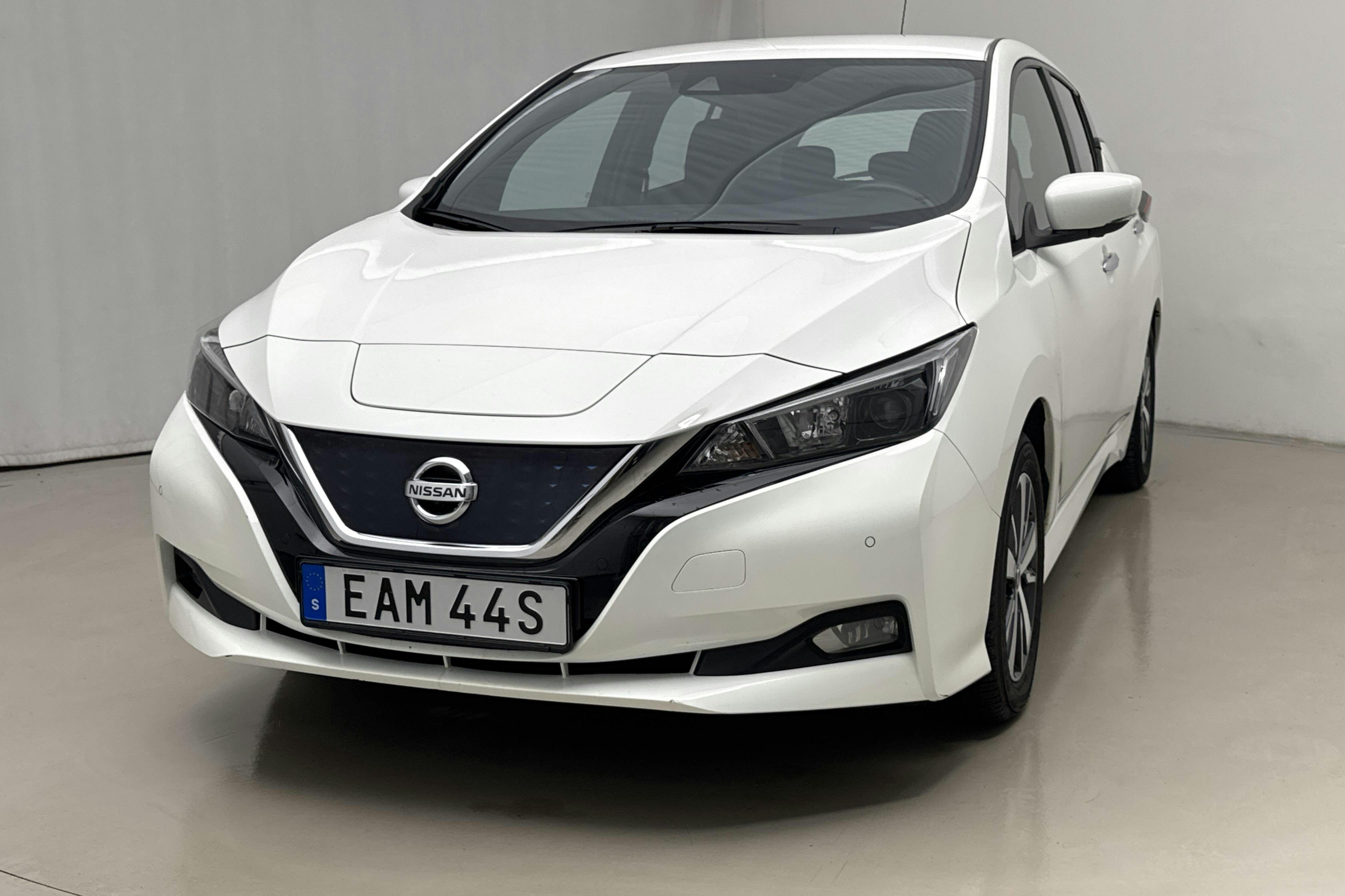 Presentationsfoto 1 av 18: Nissan LEAF 5dr 39kWh (150hk) - 3 658 mil - Automat - vit - 2021
