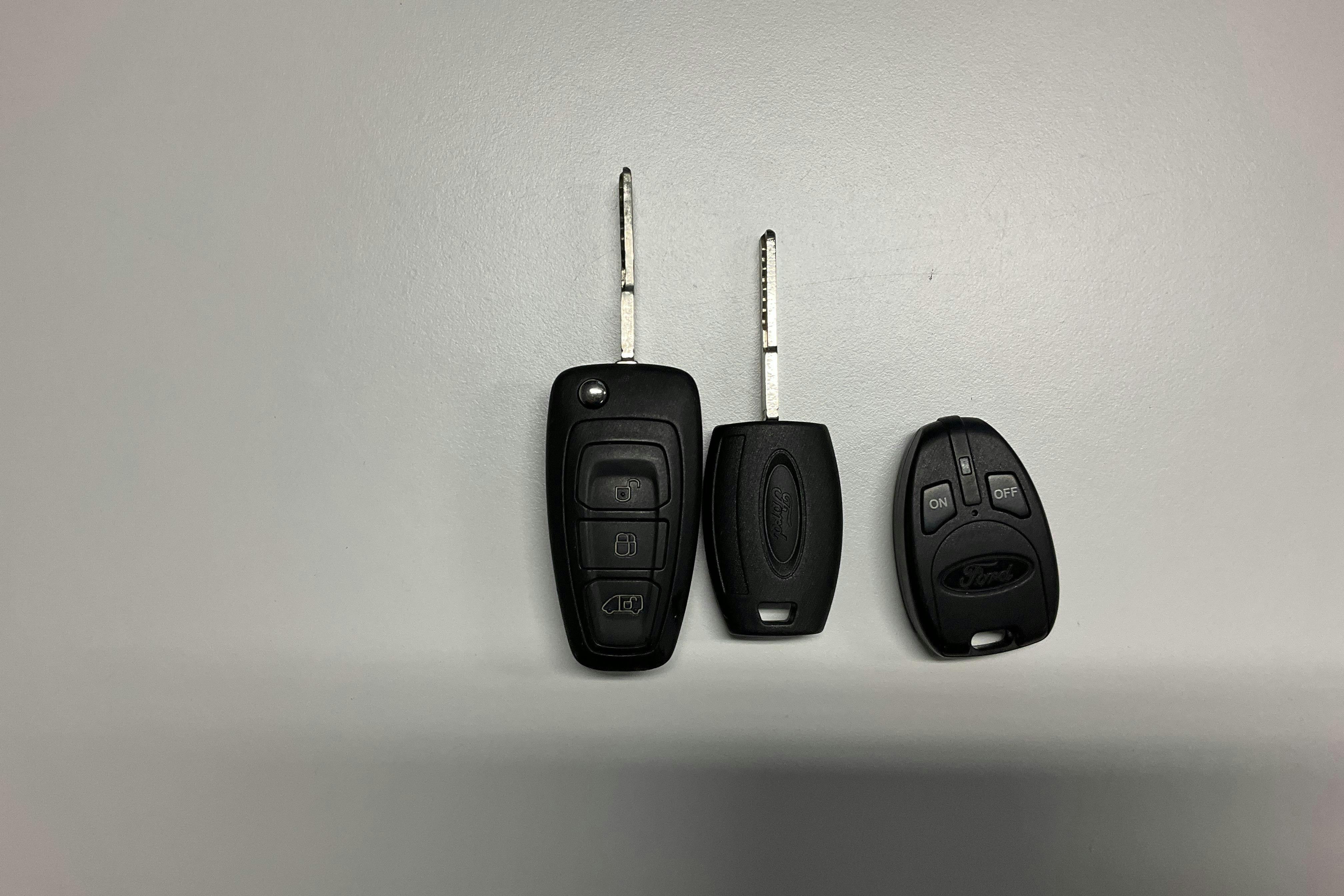 Presentationsfoto 14 av 14: Ford Transit 350 2.0 TDCi 2WD Skåp (130hk) - 2 158 mil - Automat - vit - 2023