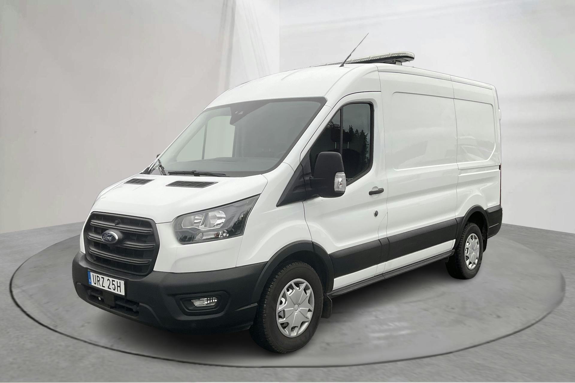 Presentationsfoto 1 av 14: Ford Transit 350 2.0 TDCi 2WD Skåp (130hk) - 2 158 mil - Automat - vit - 2023