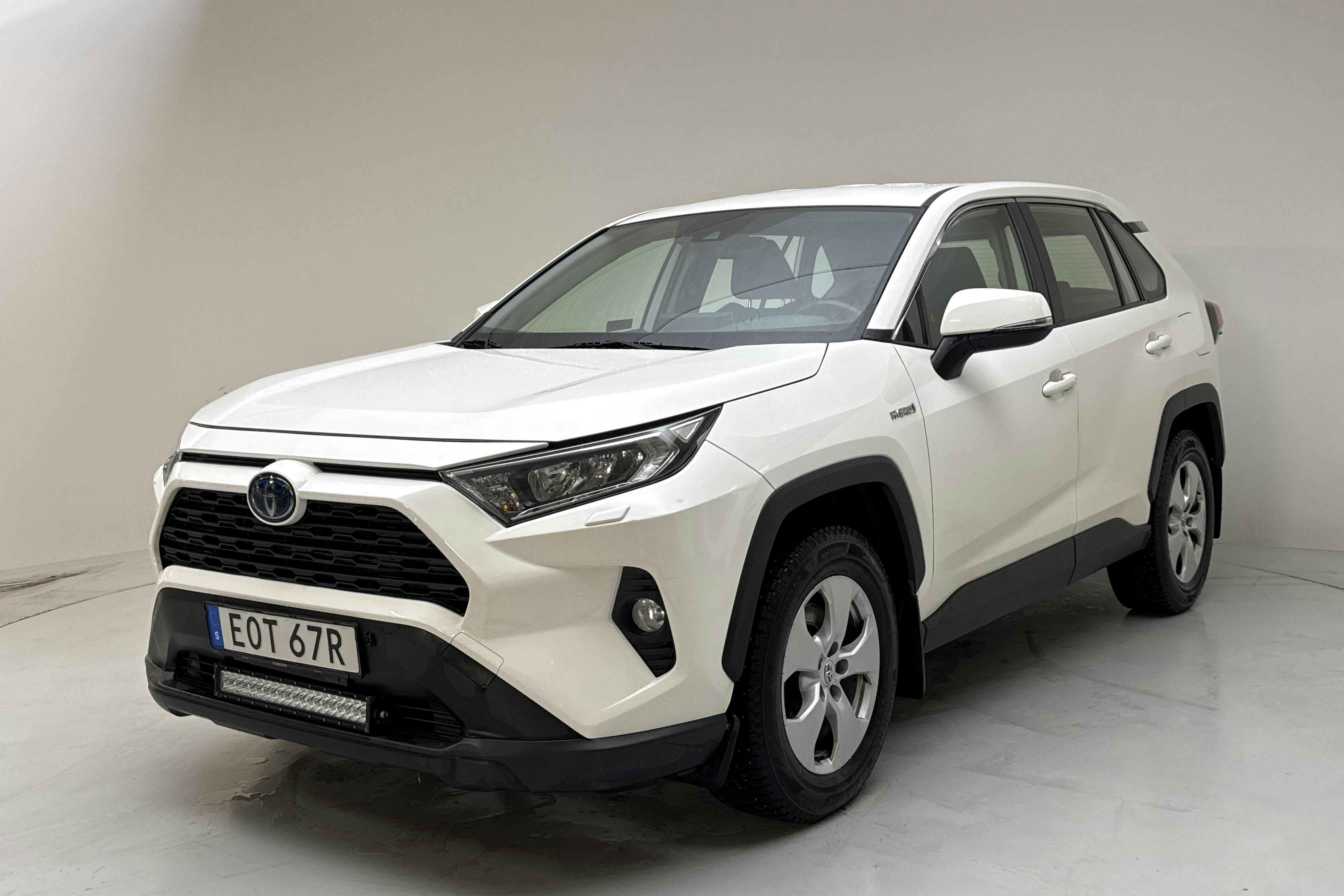 Presentation photo 1 of 13: Toyota RAV4 2.5 HSD AWD (222hk) - 214 700 km - Automatic - white - 2020