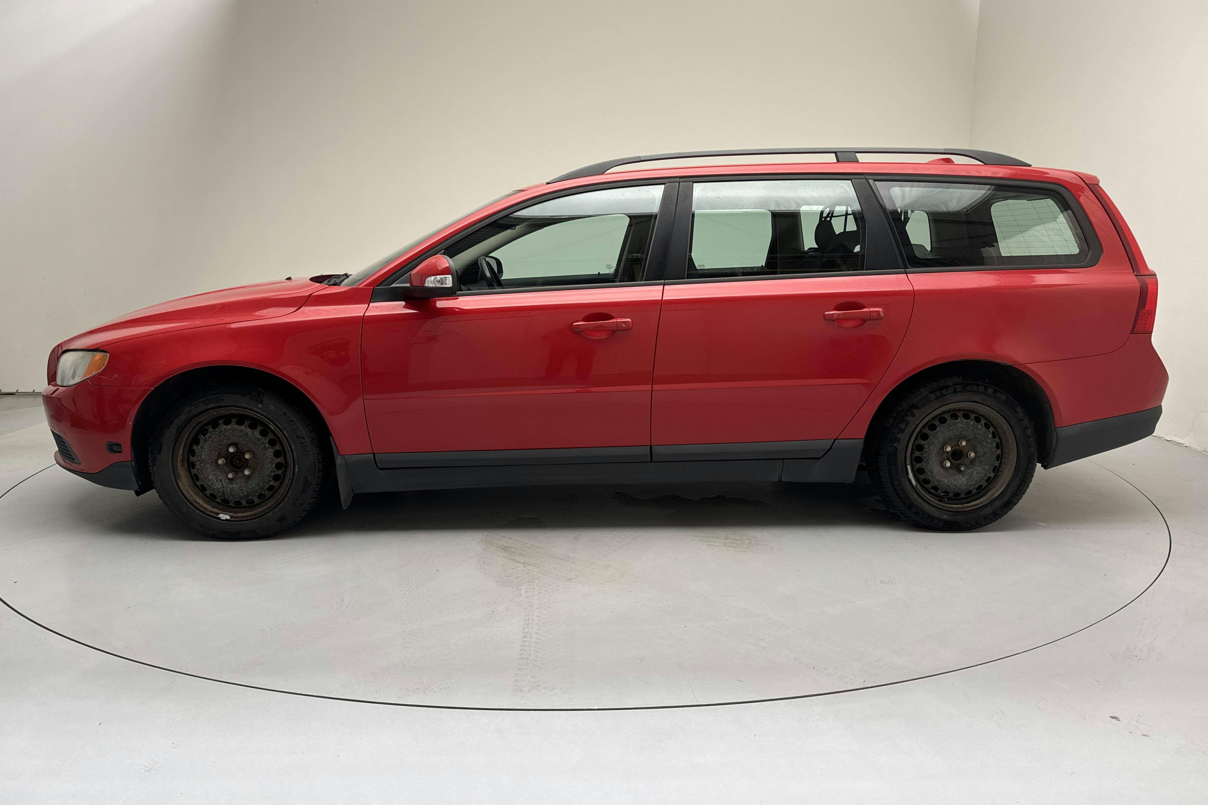 Presentation photo 2 of 12: Volvo V70 II 2.0F (145hk) - 207 000 km - Manual - red - 2008