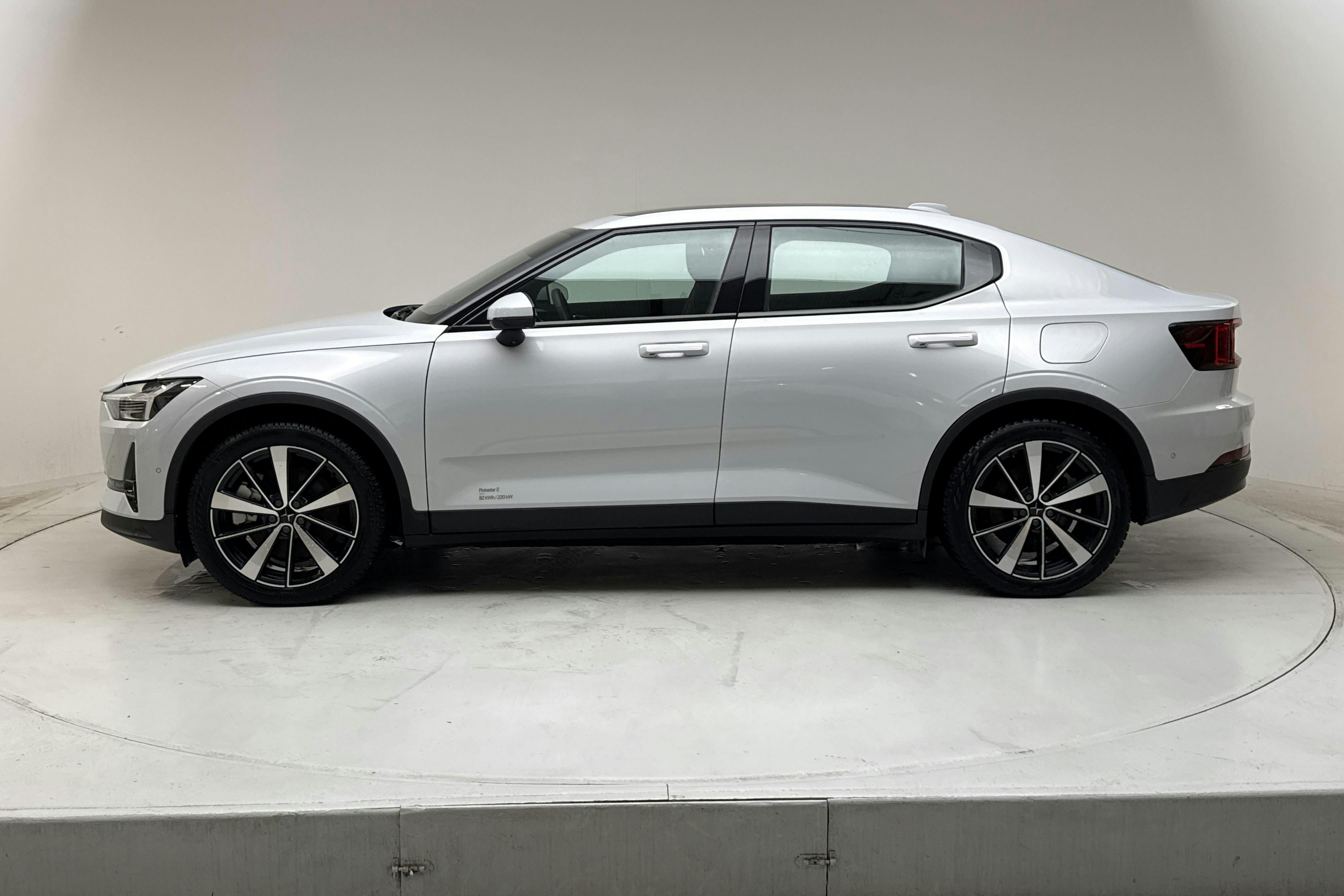 Presentationsfoto 2 av 21: Polestar 2 Long range Single motor (296hk) - 5 434 mil - Automat - silver - 2024