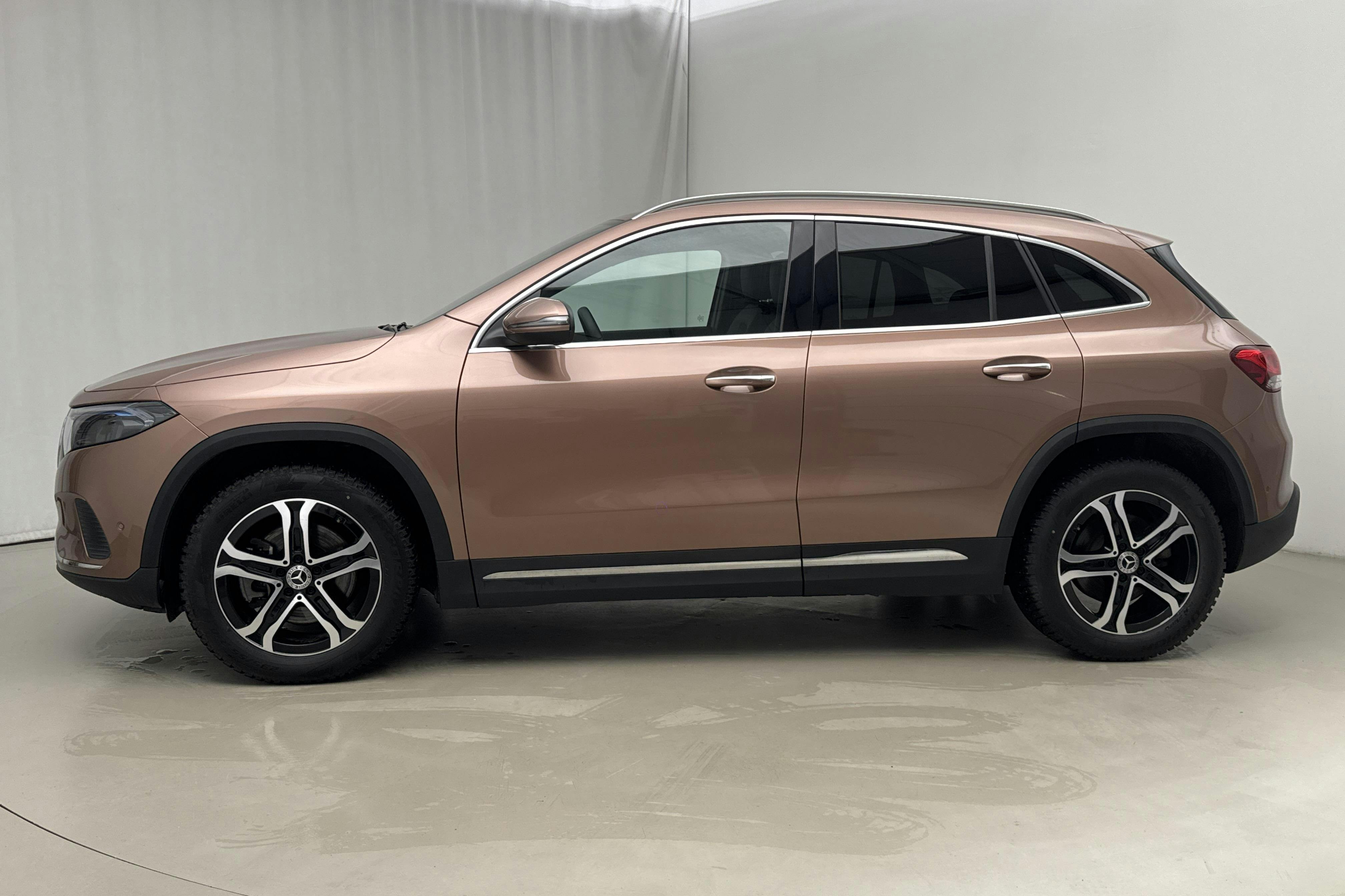 Presentation photo 2 of 22: Mercedes EQA 250 H243 (190hk) - 25 170 km - Automatic - Light Brown - 2023