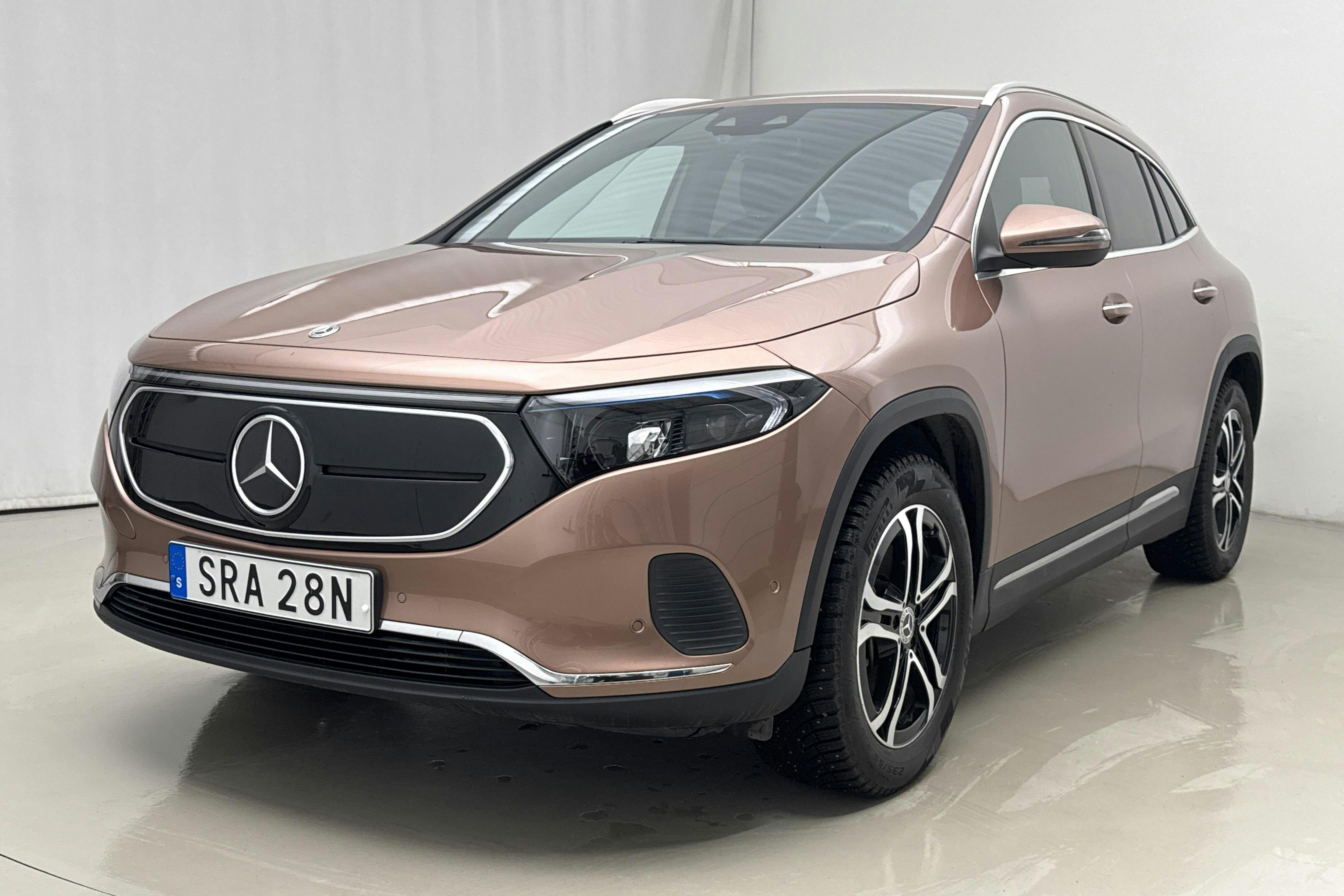 Presentation photo 1 of 22: Mercedes EQA 250 H243 (190hk) - 25 170 km - Automatic - Light Brown - 2023