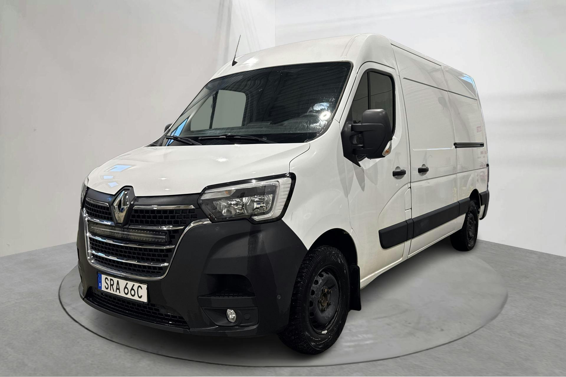 Presentation photo 1 of 13: Renault Master 2.3 dCi FAP 2WD (180hk) - 73 210 km - Manual - white - 2022