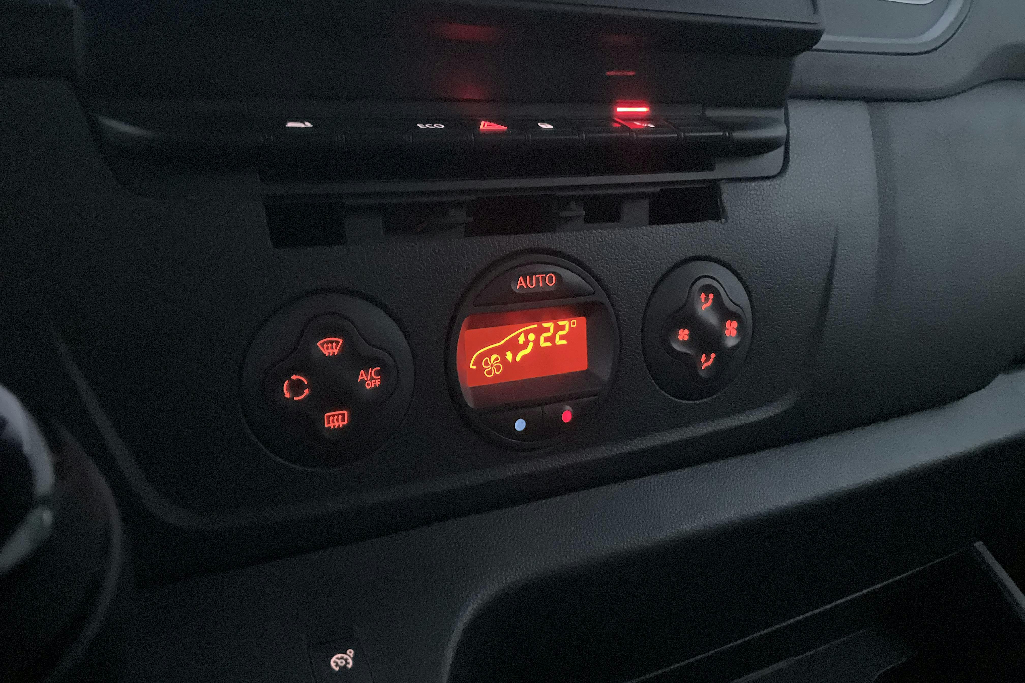 Presentation photo 13 of 13: Renault Master 2.3 dCi FAP 2WD (180hk) - 73 210 km - Manual - white - 2022