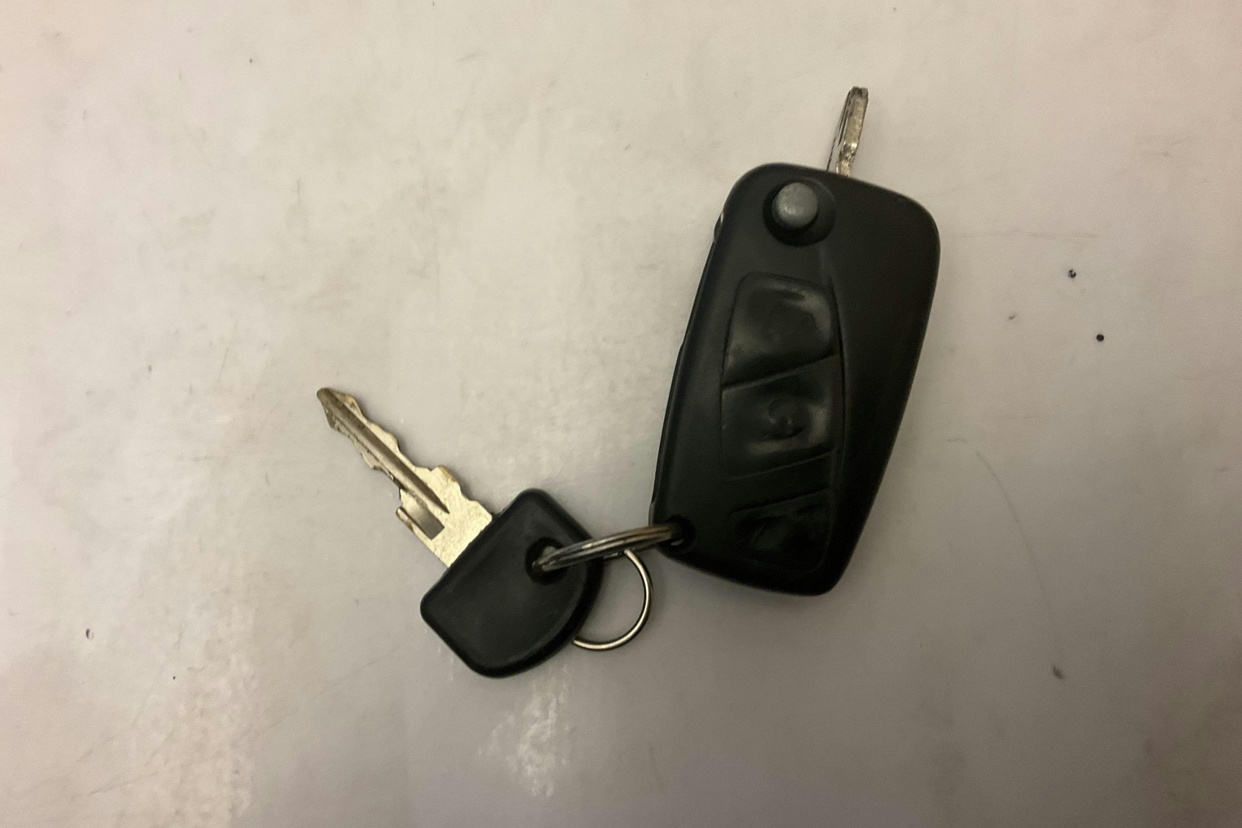 Presentationsfoto 11 av 11: Iveco Daily 35 2.3 HPI (116hk) - 29 500 mil - Manuell - grön - 2008