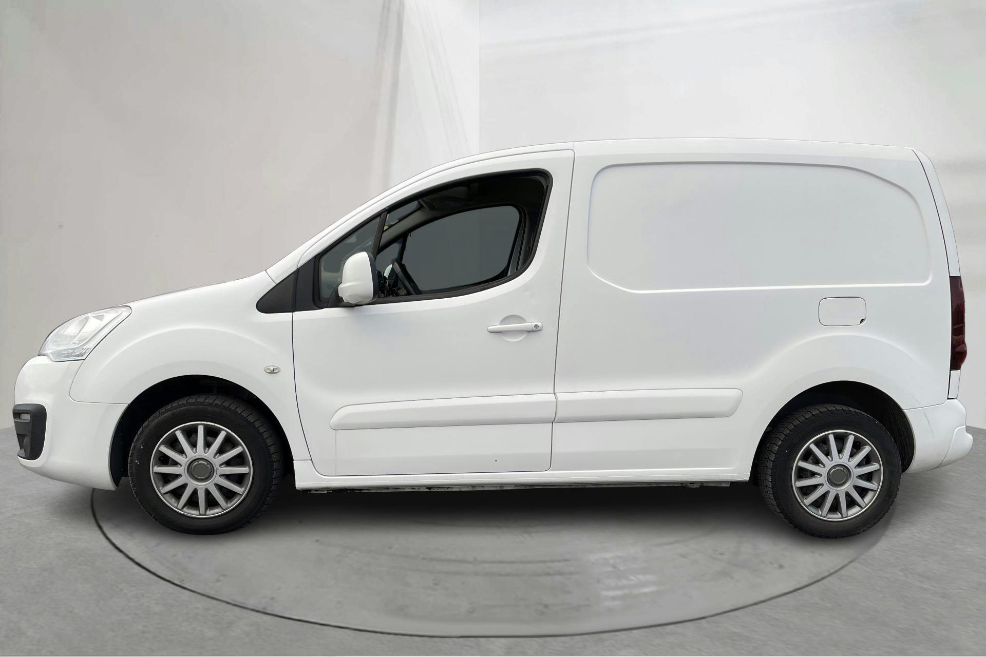 Presentationsfoto 2 av 12: Peugeot Partner 1.6 BlueHDI Skåp (100hk) - 17 383 mil - Automat - vit - 2016