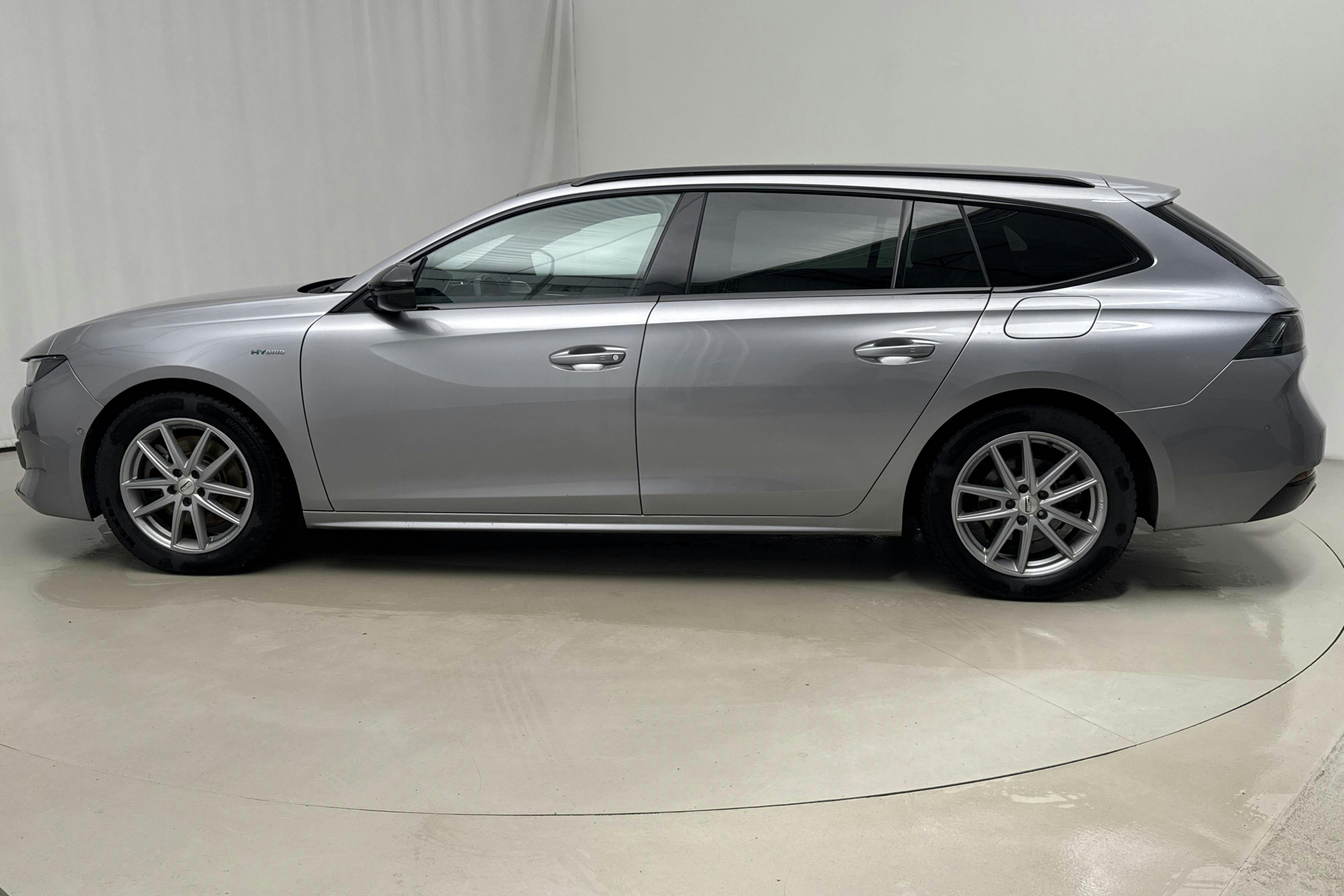 Presentationsfoto 2 av 18: Peugeot 508 1.6 Hybrid SW (225hk) - 8 408 mil - Automat - grå - 2021